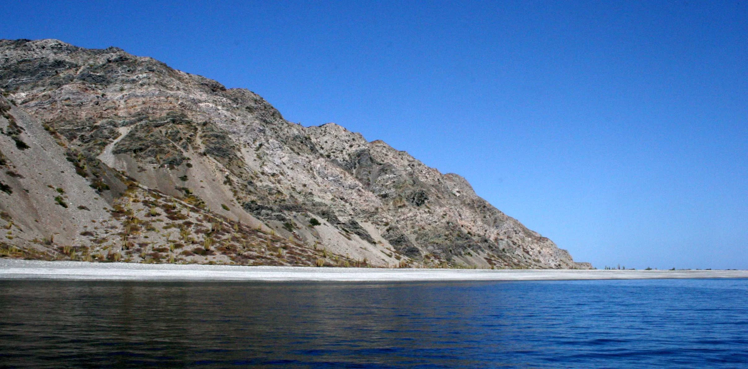 ISLA SANTA CATALINA - SHORELINE LANDSCAPES.JPG