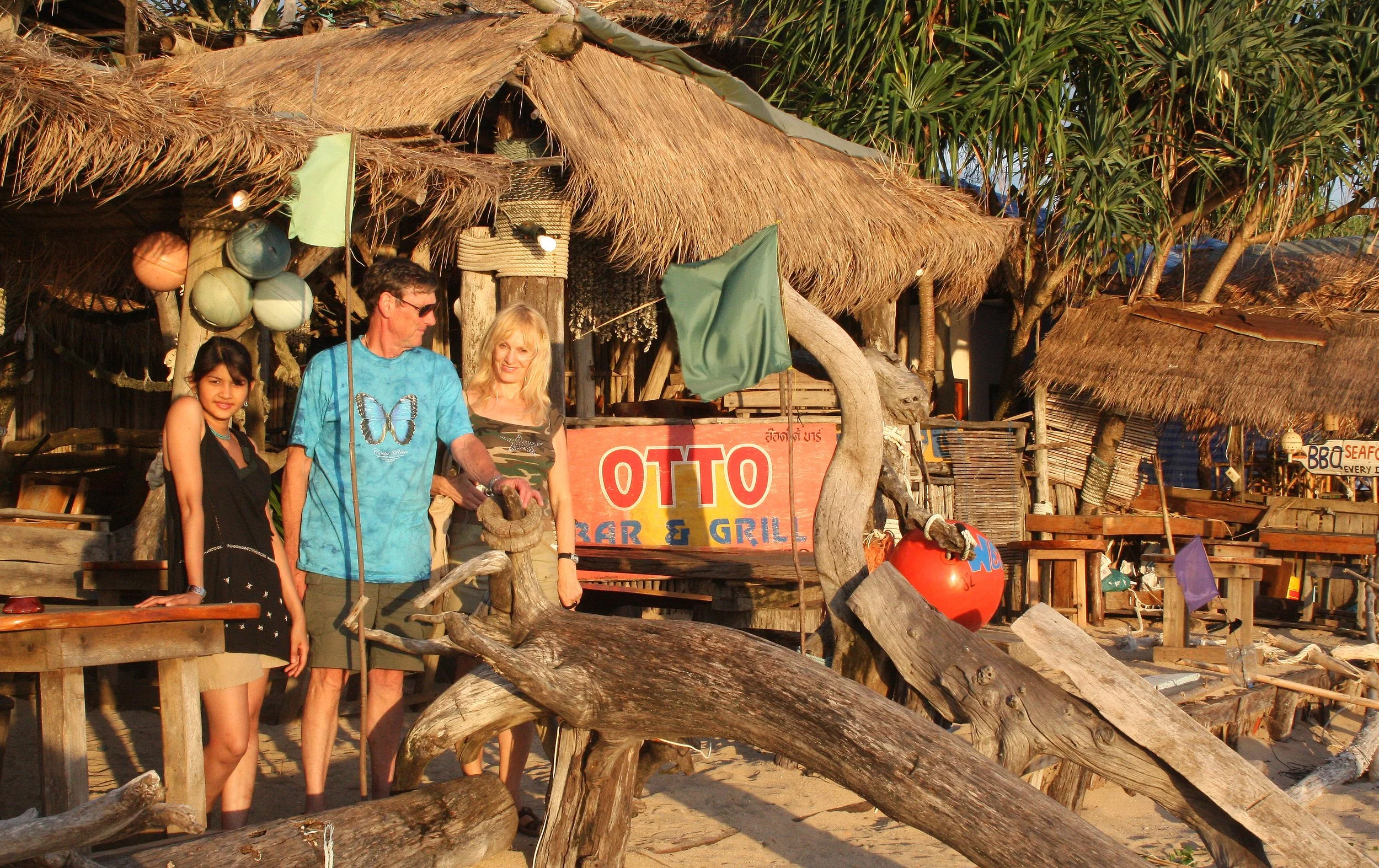 KOH LANTA - 2008 -  SUNSET AT OTTO'S (12).JPG