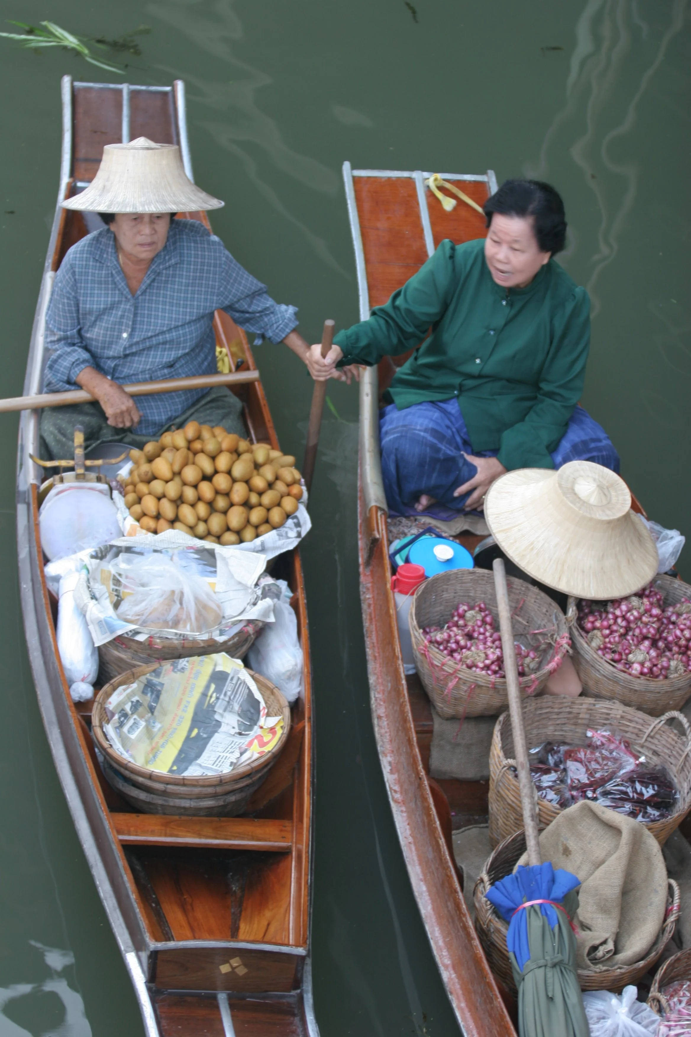 FLOATING MARKET.jpg