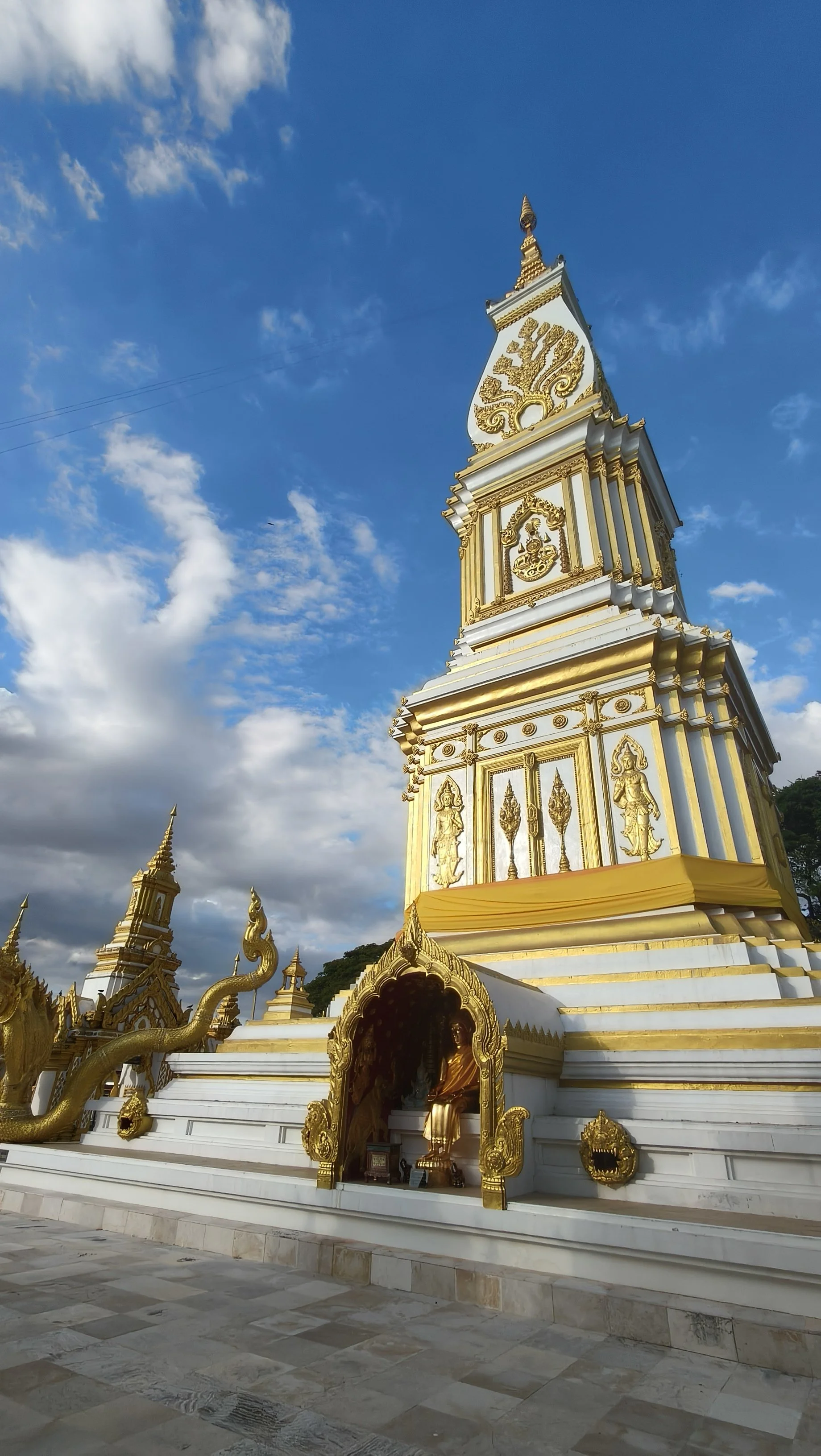 Wat Maruk Kha Nakhon (or Wat MaRukKhaNakhon) Nakhon Phanom, Thailand (10).jpg