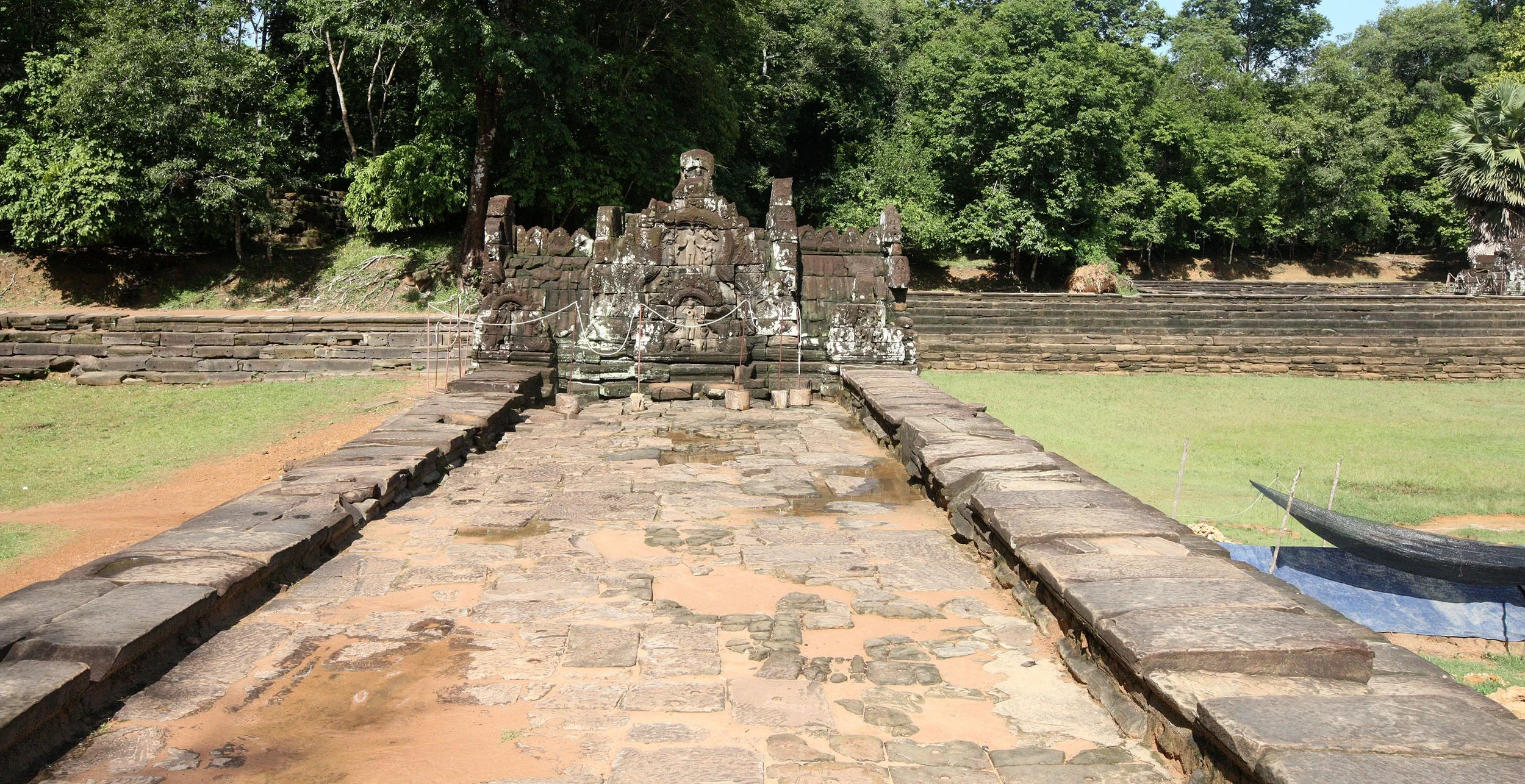 NEAK PEAN TEMPLE - CAMBODIA (2).JPG