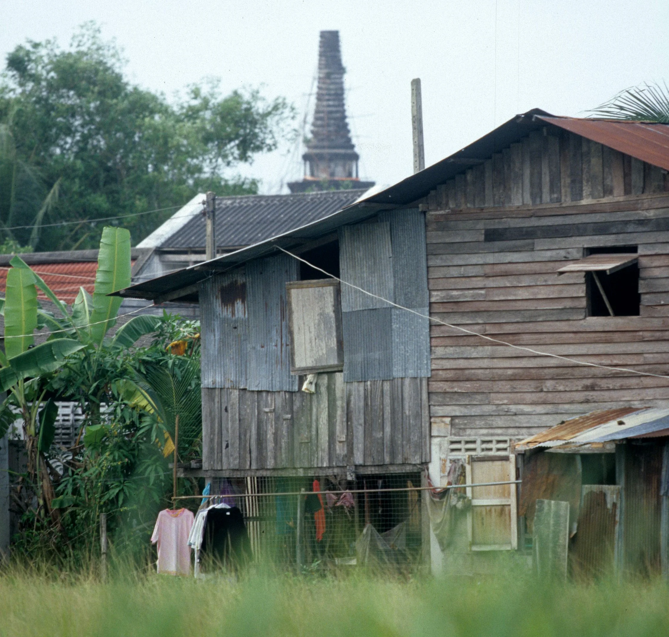 2004 Nakhonsithammarat with Family (12).jpg