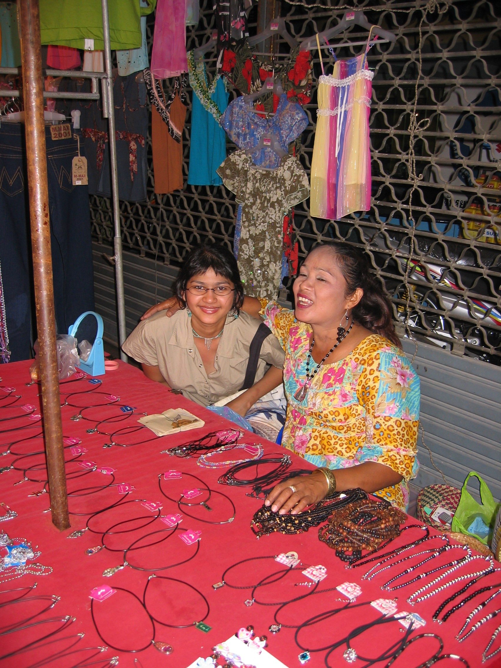2005 Nakhonsithammarat with Family (1).jpg