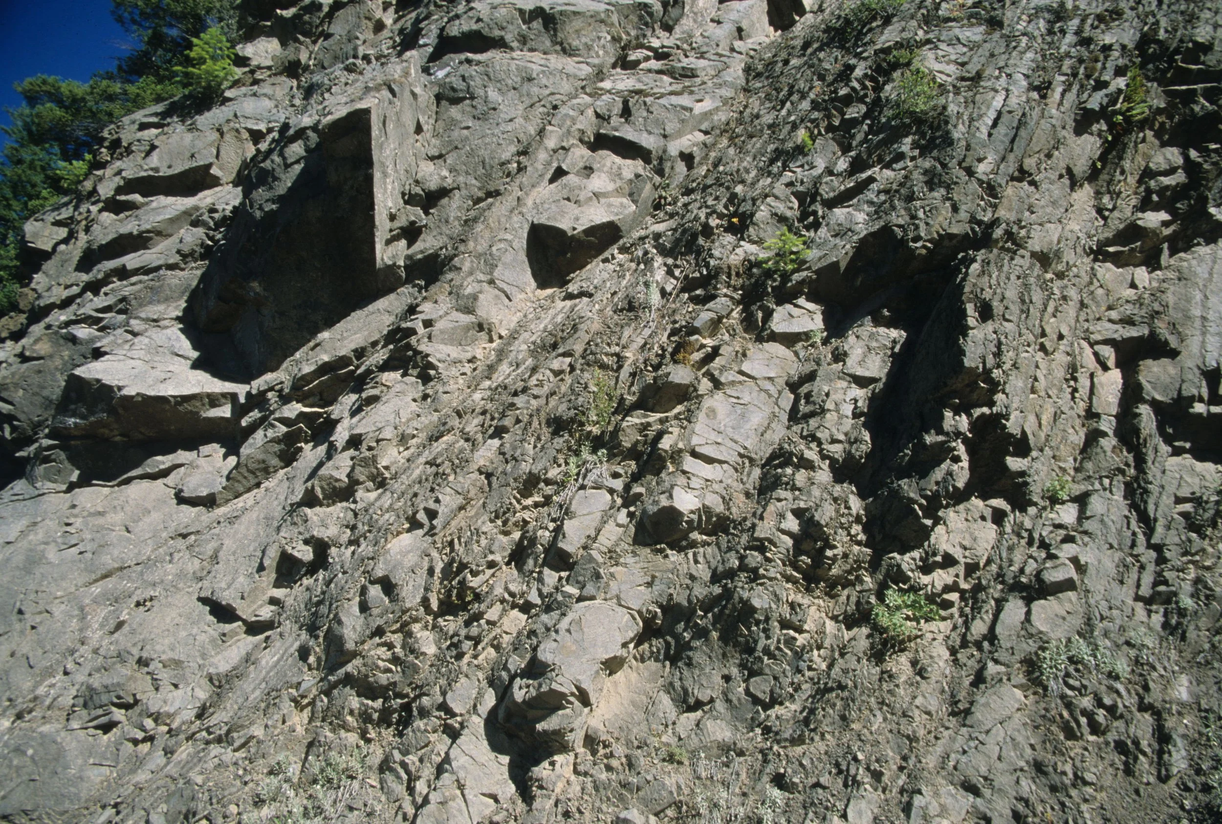 GEOLOGY - CRESCENT FORMATON IGNEOUS OUTCROPPINGS.jpg