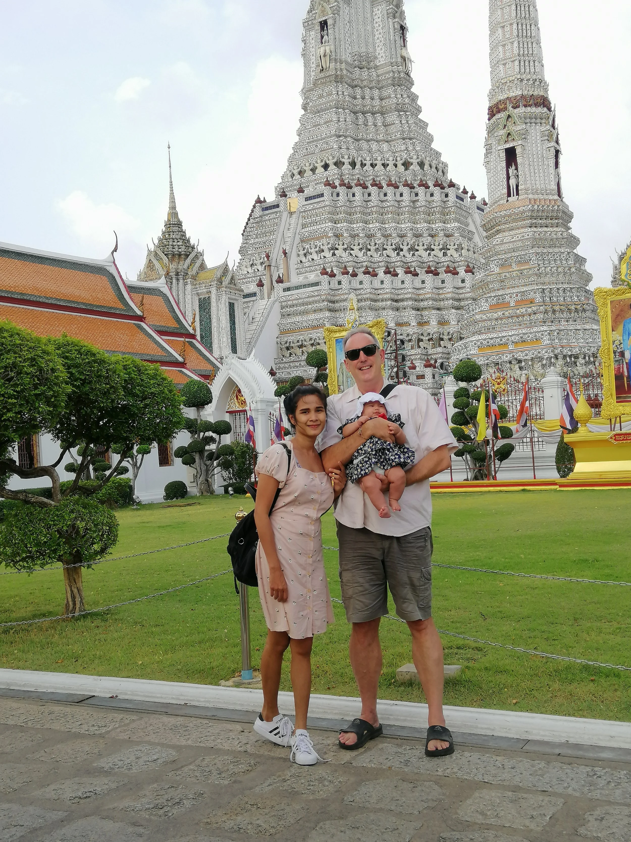 2020 Wat Arun with Liana, Cokie and Gift (8).jpg
