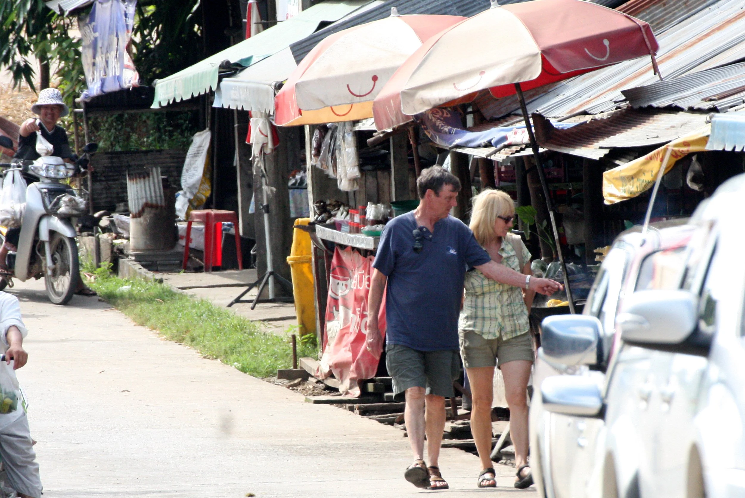 KOH LANTA - 2008 - HANGING ON THE ISLANDS (6).JPG