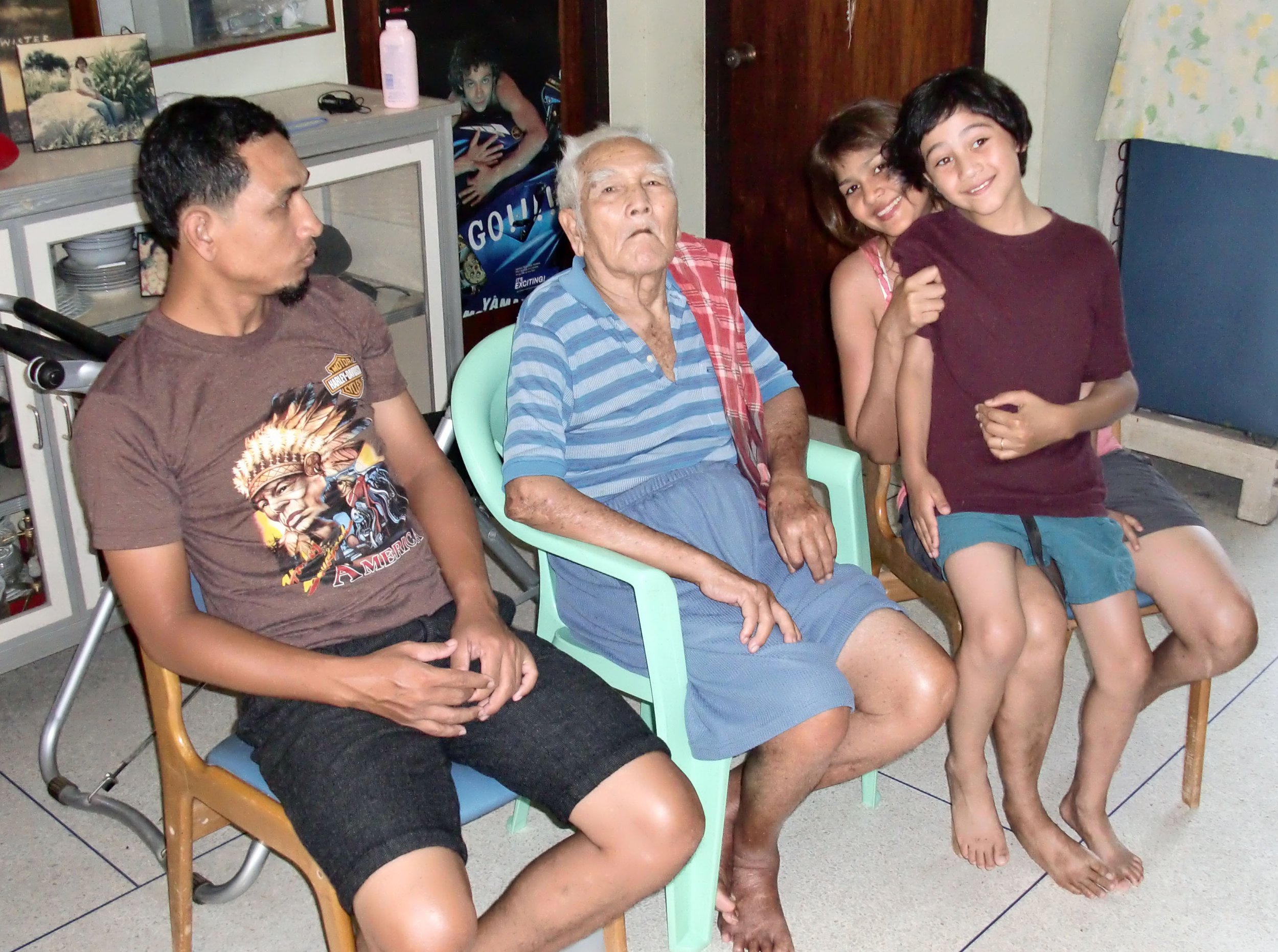2010 Nakhonsithammarat Trip to see Som's Grandpa (1).JPG