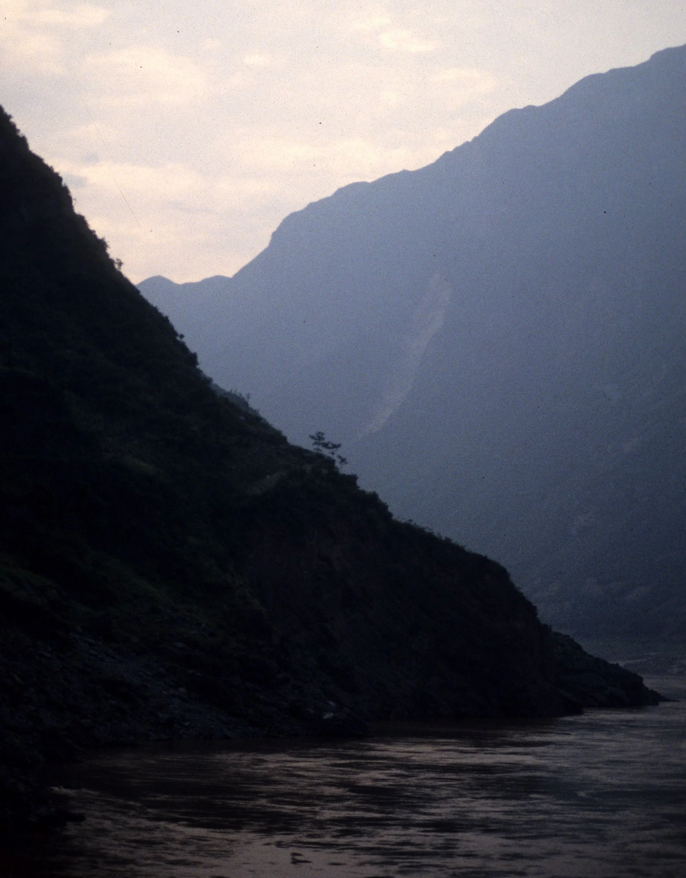 YANGTZE - THREE GORGES CRUISE SCENERY (25).jpg