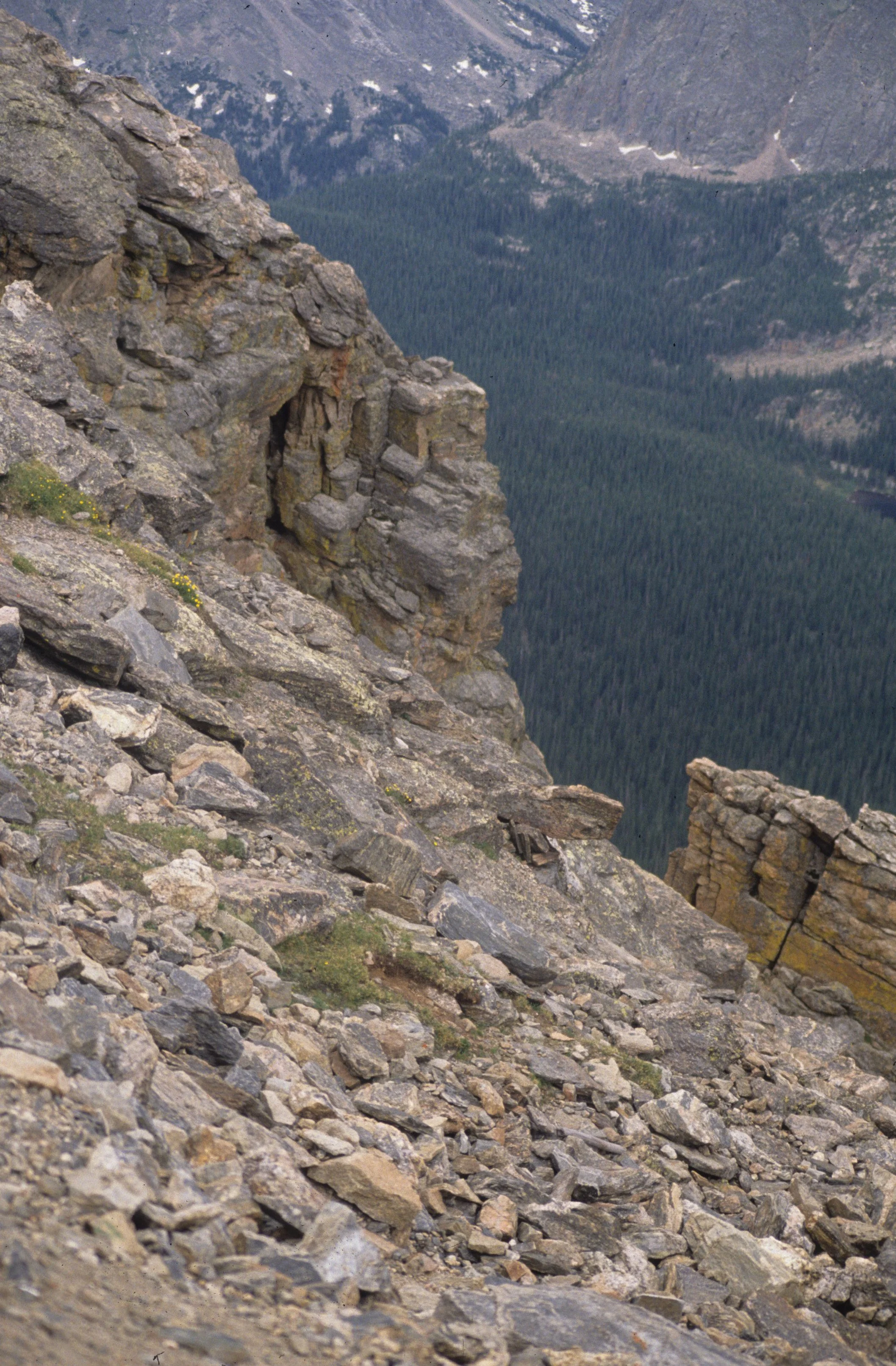 COLORADO - ROCKIES NATIONAL PARK  - VIEW OF ROCKIES.jpg