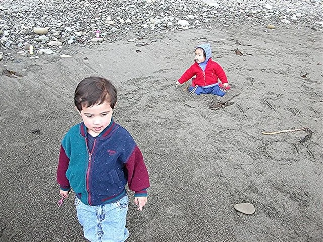 2005-4-17  COKIES PLAY DATE WITH ABBY (7).JPG