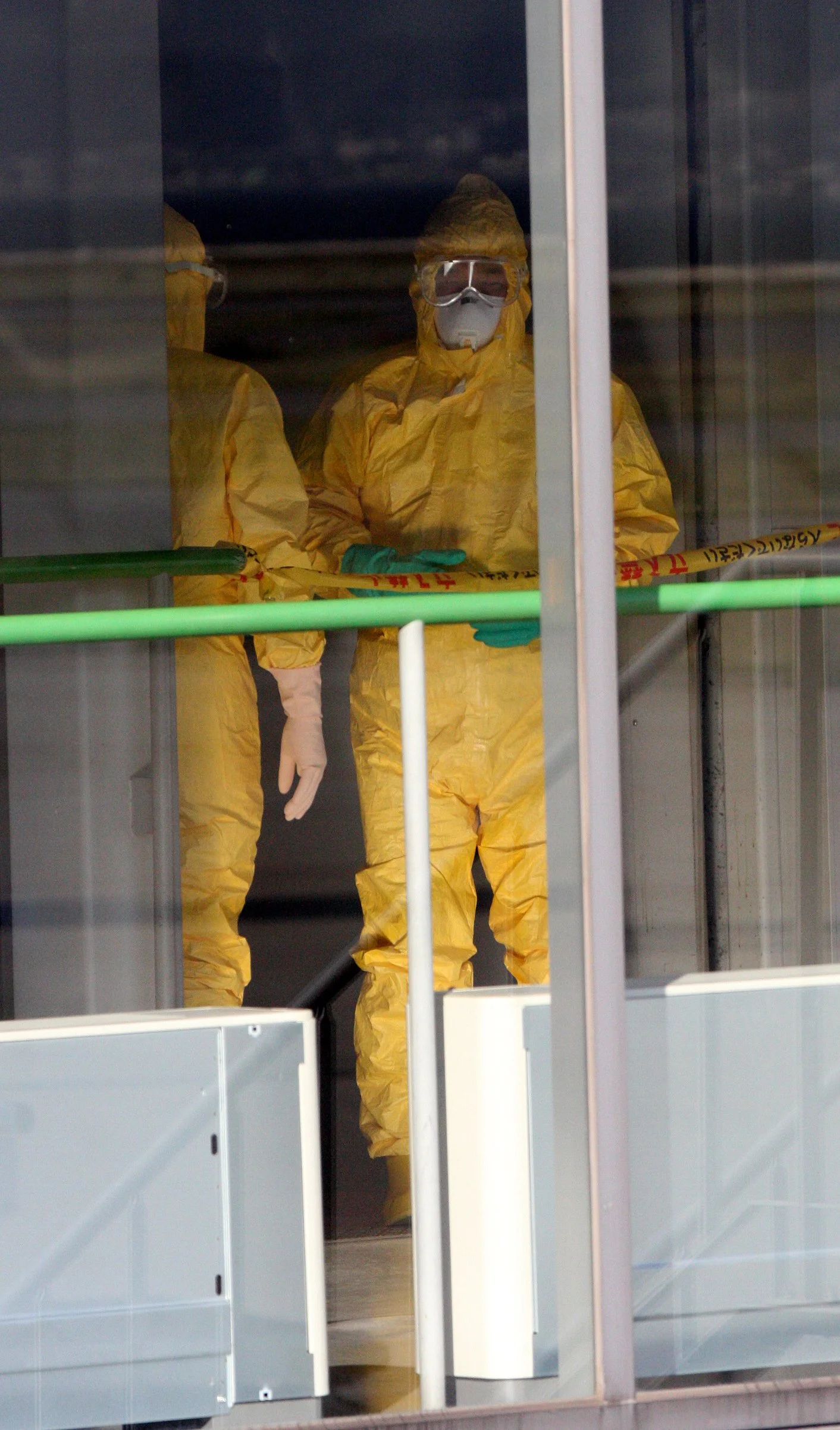OSAKA - MAY 2009 - SWINE FLU INSPECTORS (15).JPG