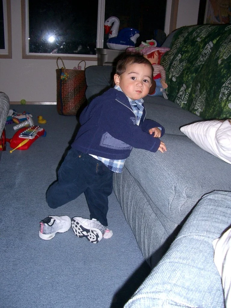 2003-11-16 COKIE PLAYING AT HOME (5).JPG