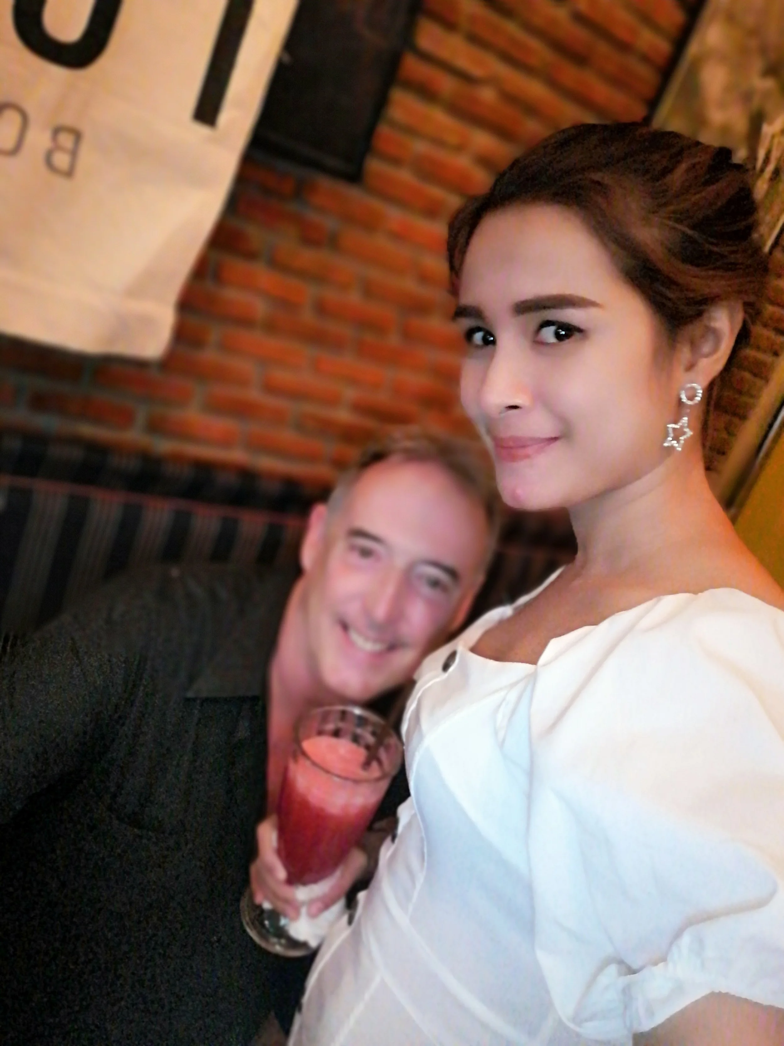 2018 Pics with Gift in Thailand (510).jpg