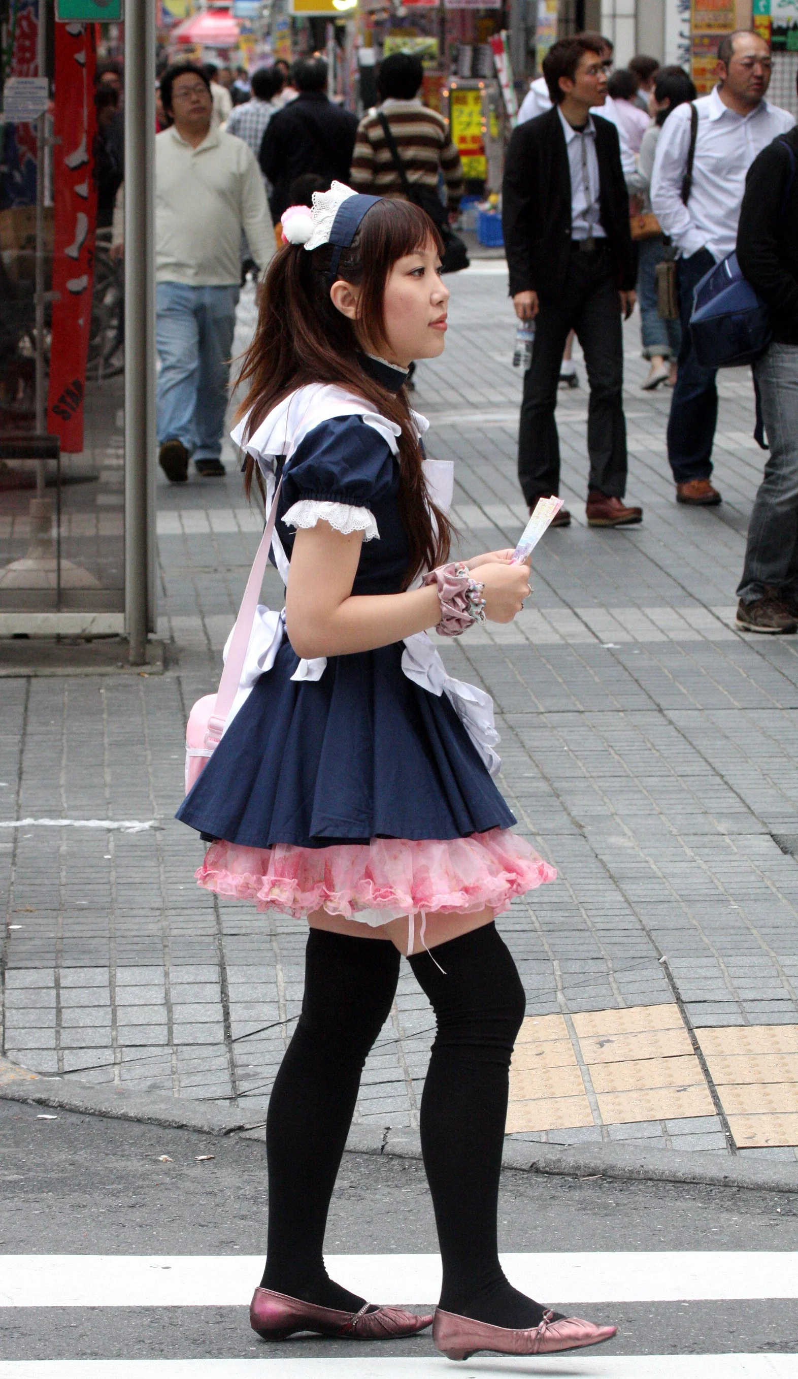 TOKYO - MAY 2009 - AKIHABARA SCENES (9).JPG