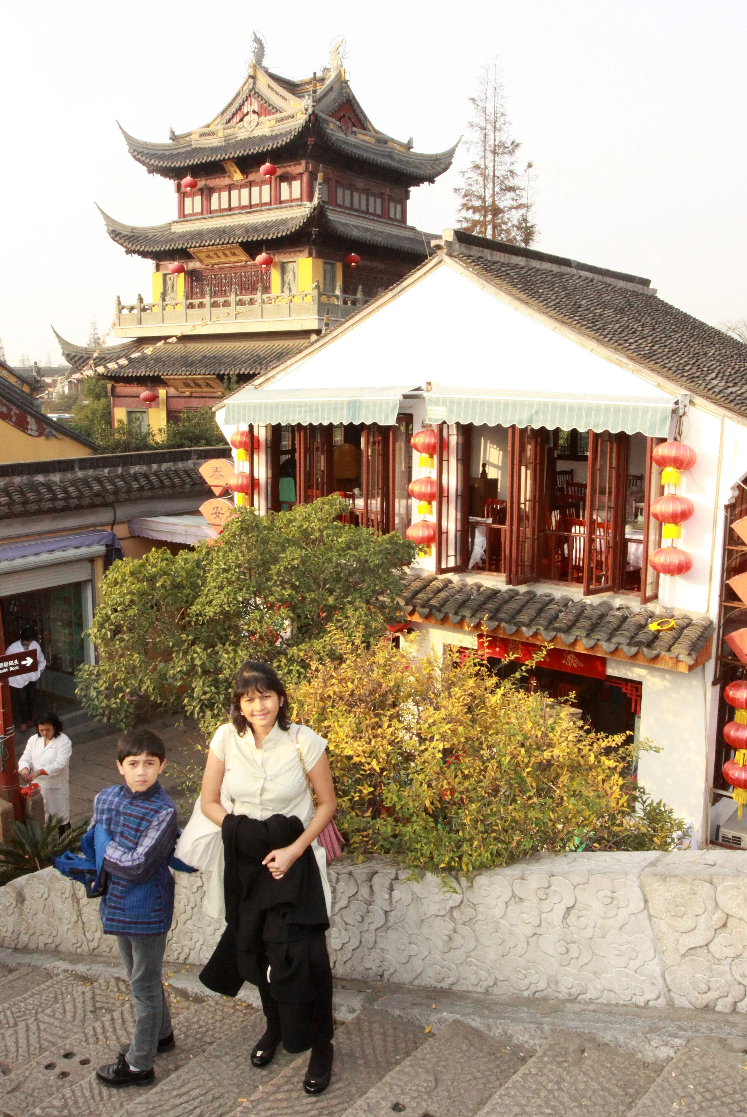 ZHUJIAJIAO WATER TOWN - NOVEMBER 20 2011 (70).JPG