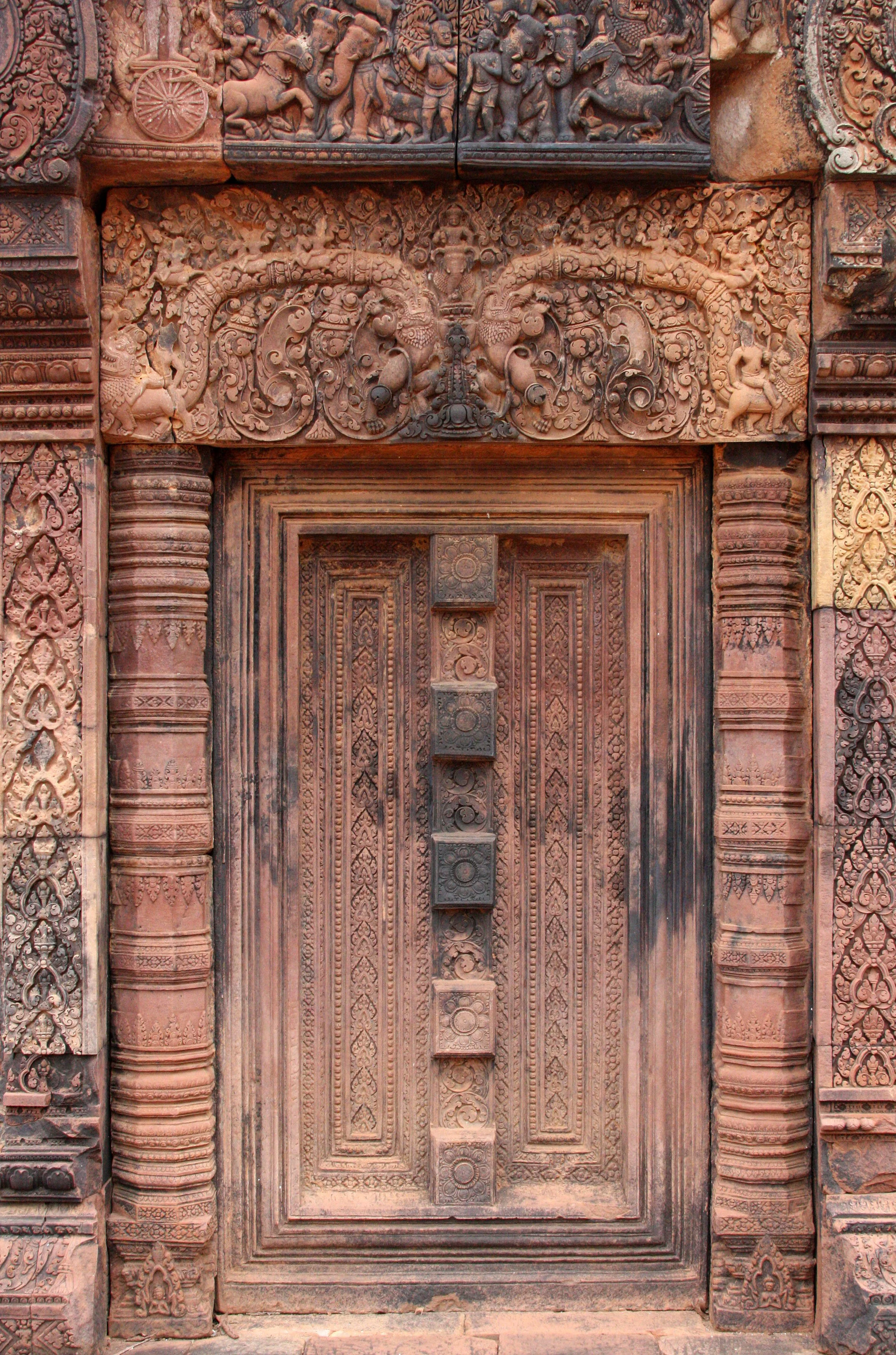 BANTEAY SREI TEMPLE CAMBODIA - JULY 2010 (32).JPG