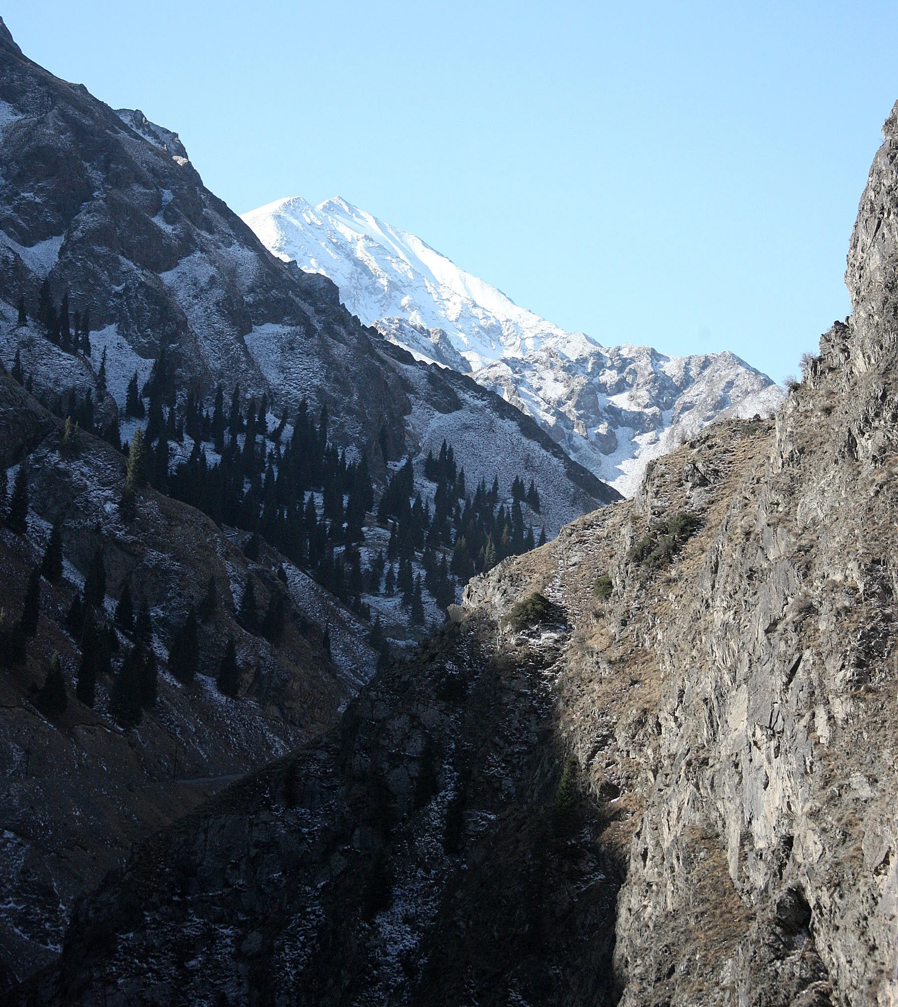 TIANSHAN MOUNTAINS - XINJIANG CHINA - ROUTE 216 (91).JPG
