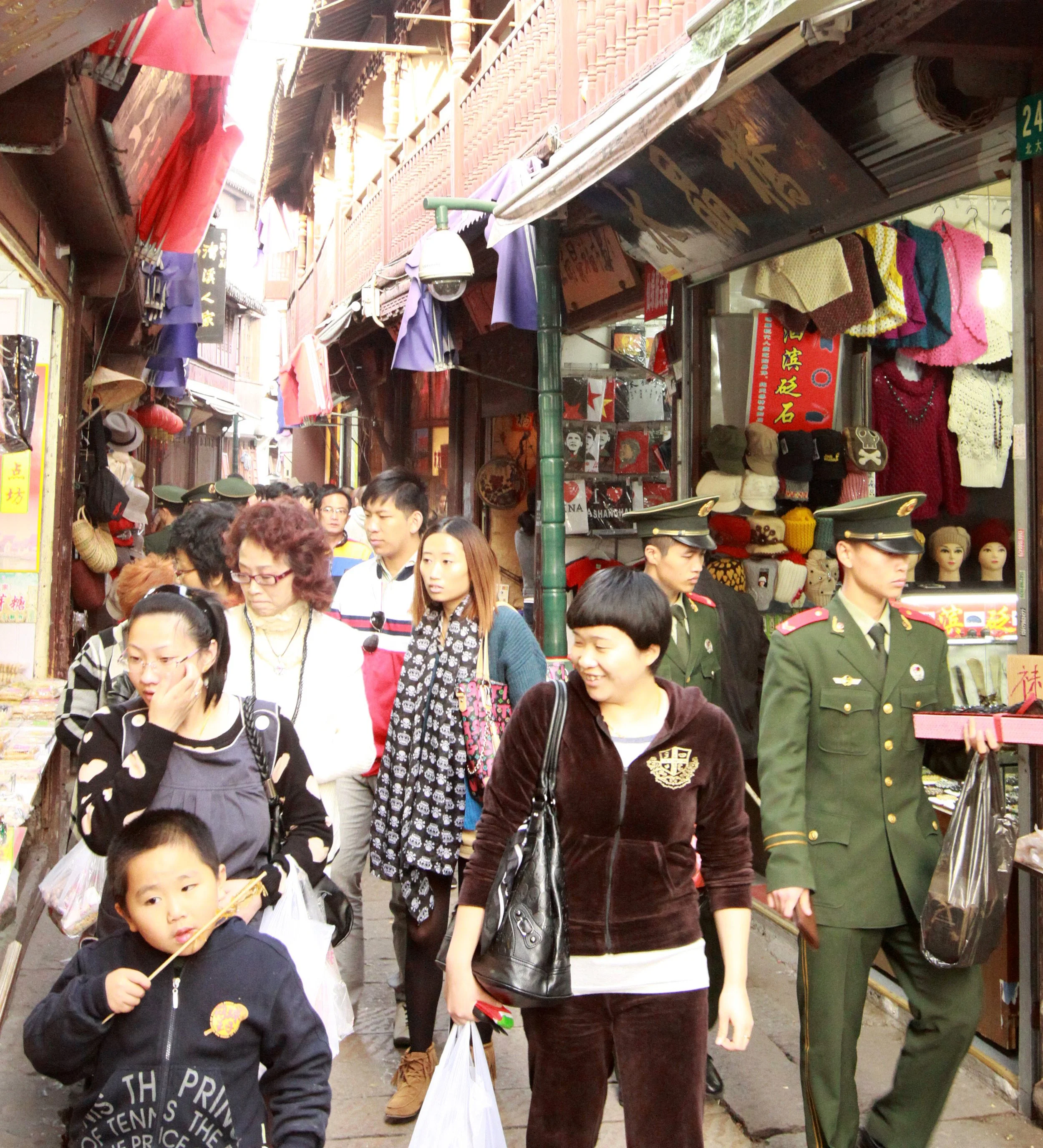 ZHUJIAJIAO WATER TOWN - NOVEMBER 20 2011 (60).JPG