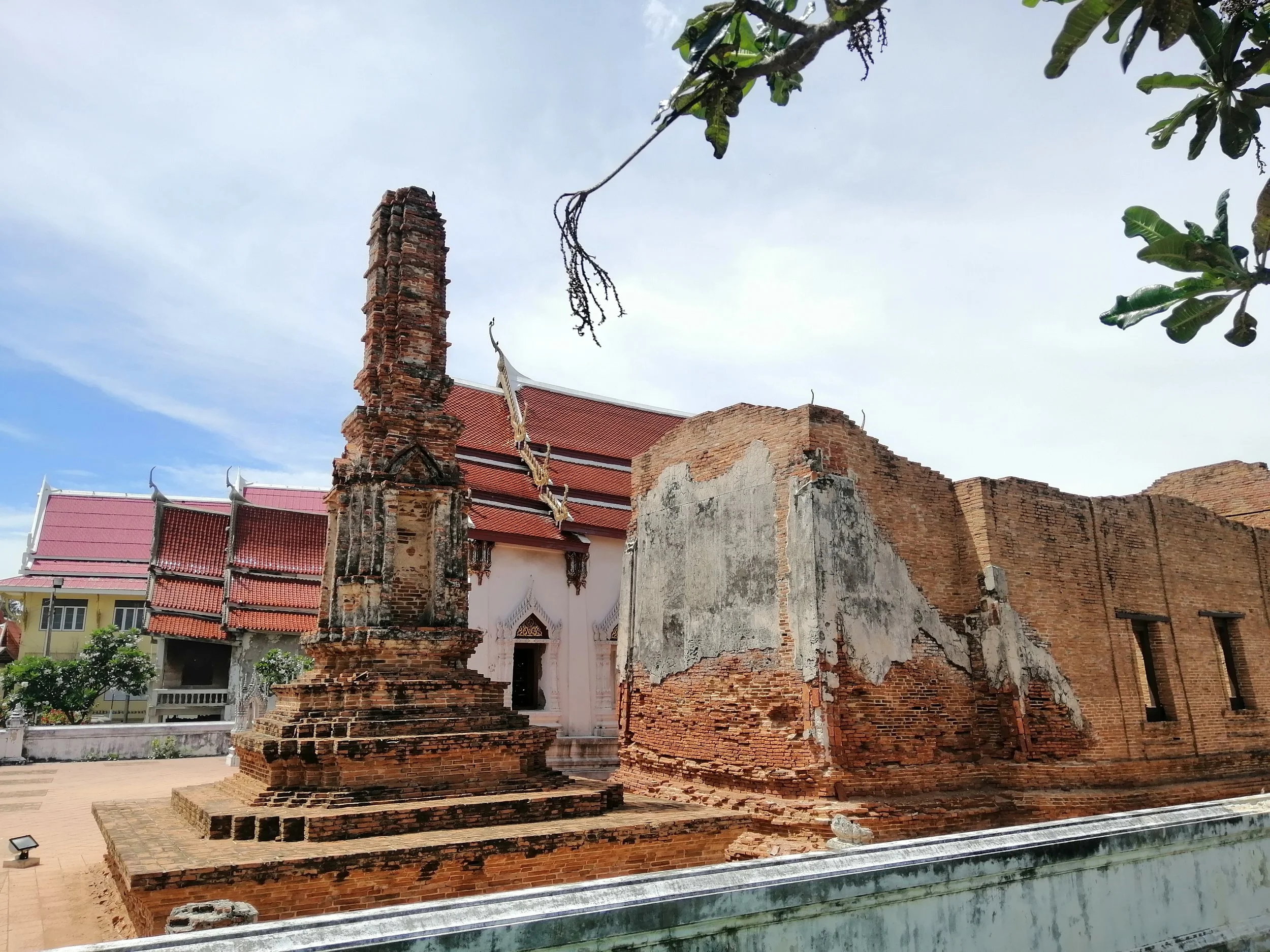 2020 Samut Sakhon Temple Ruins Name Unknown (3).jpg