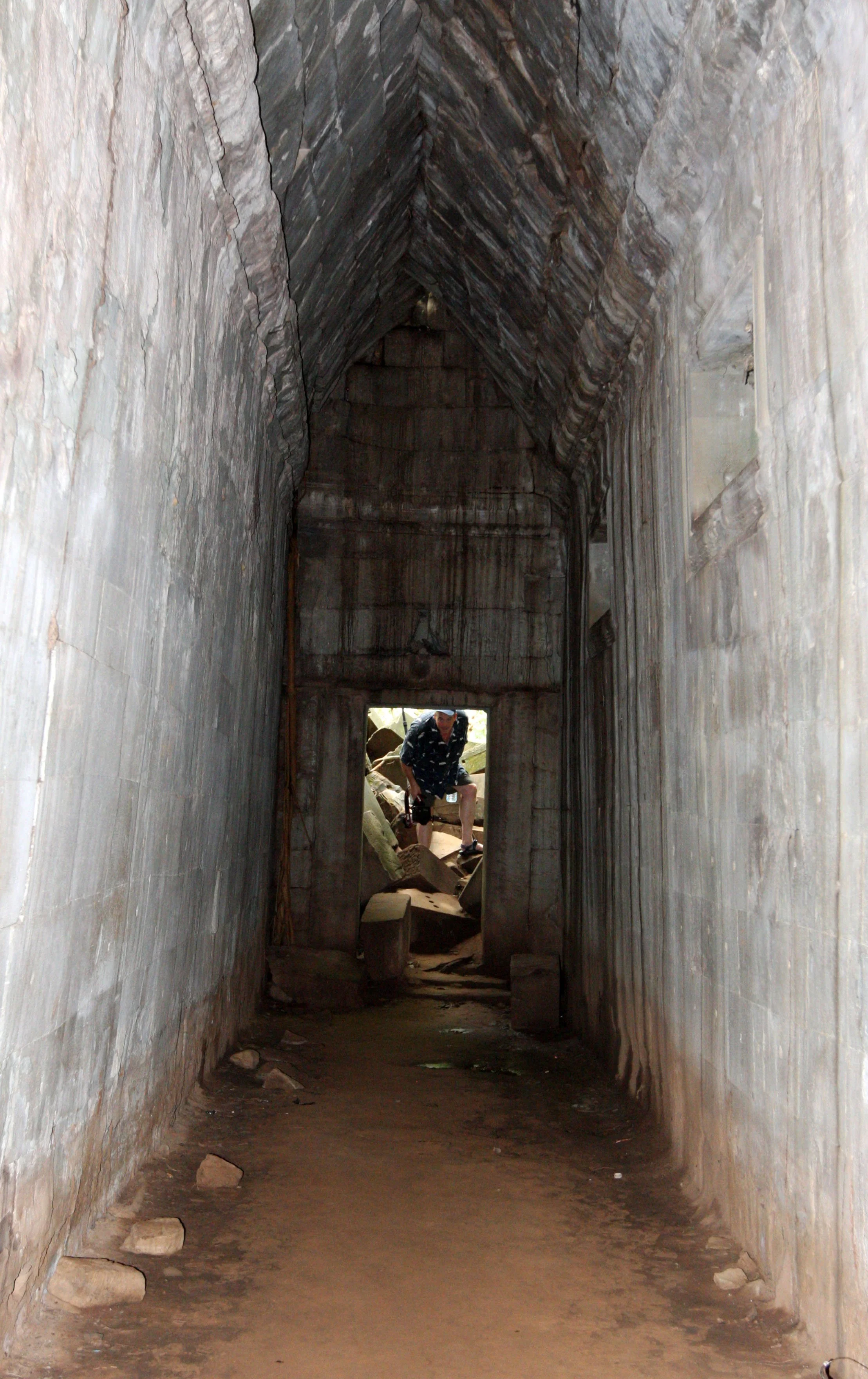 BENG MEALEA TEMPLE - CAMBODIA (12).JPG