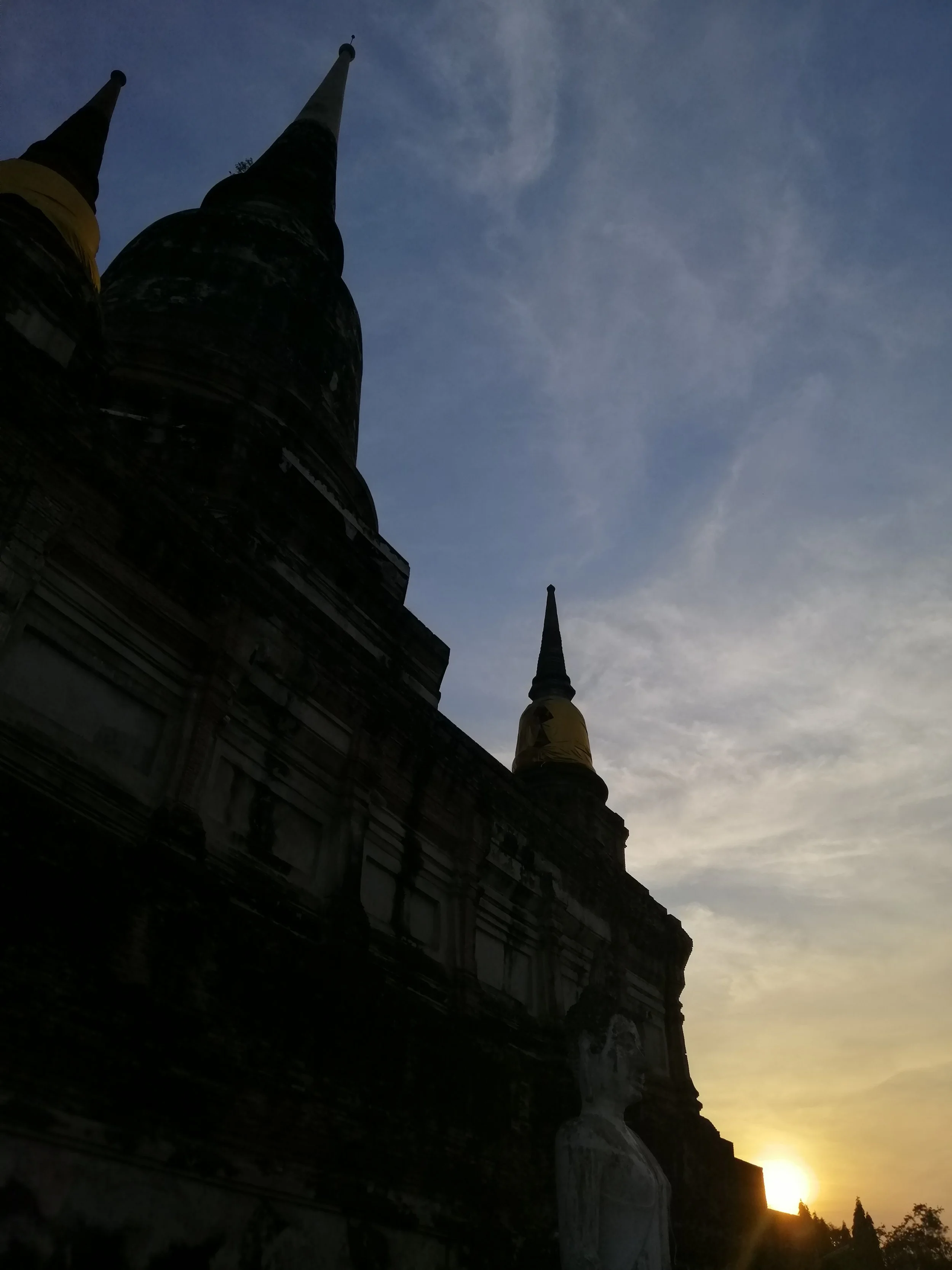 2018 Ayutthaya Pics with Gift in Traditional Dress (38).jpg