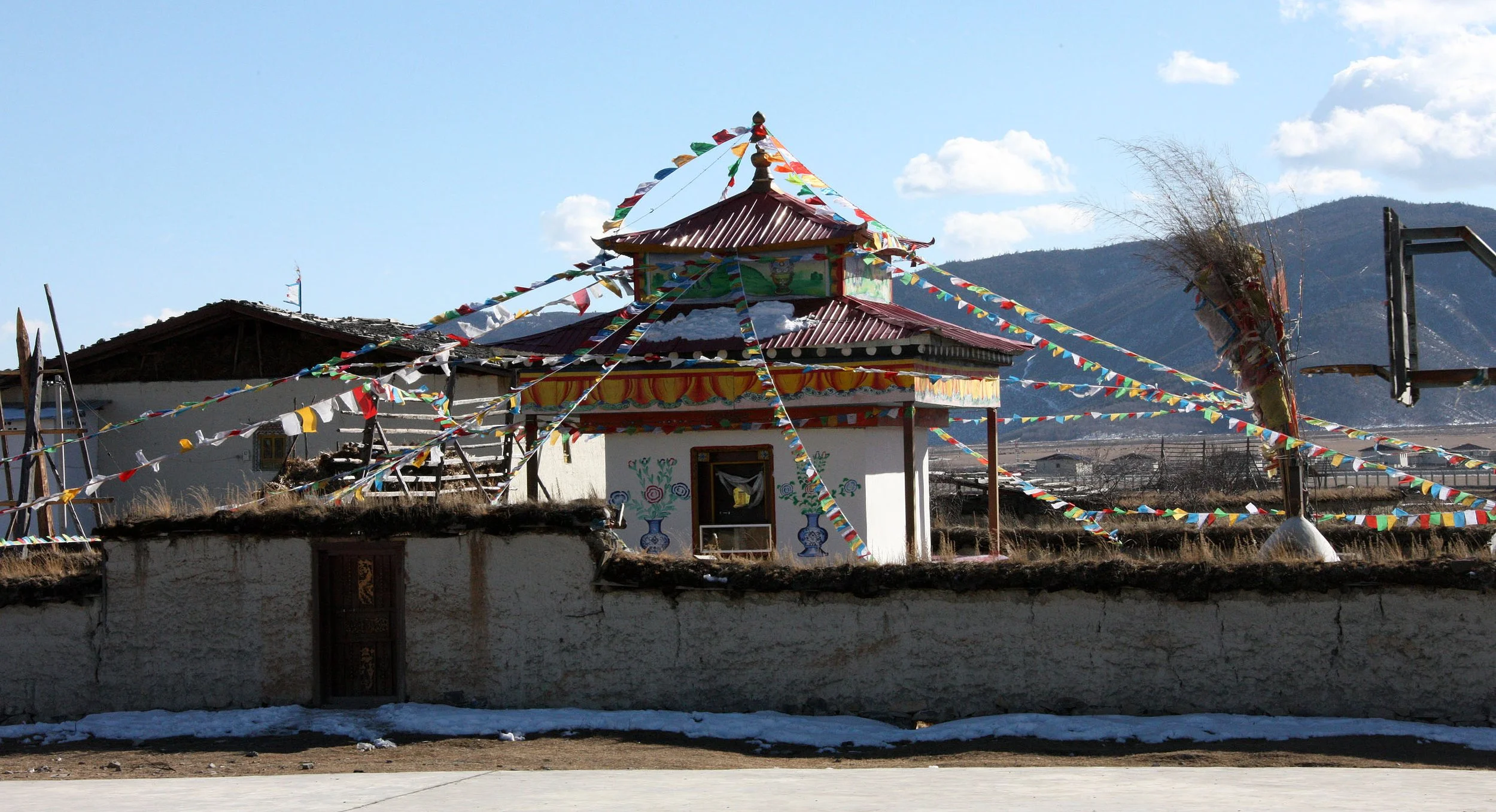 YUNNAN - TIBETAN VILLAGES NEAR NAPAHAI & SHANGRILA (13).JPG