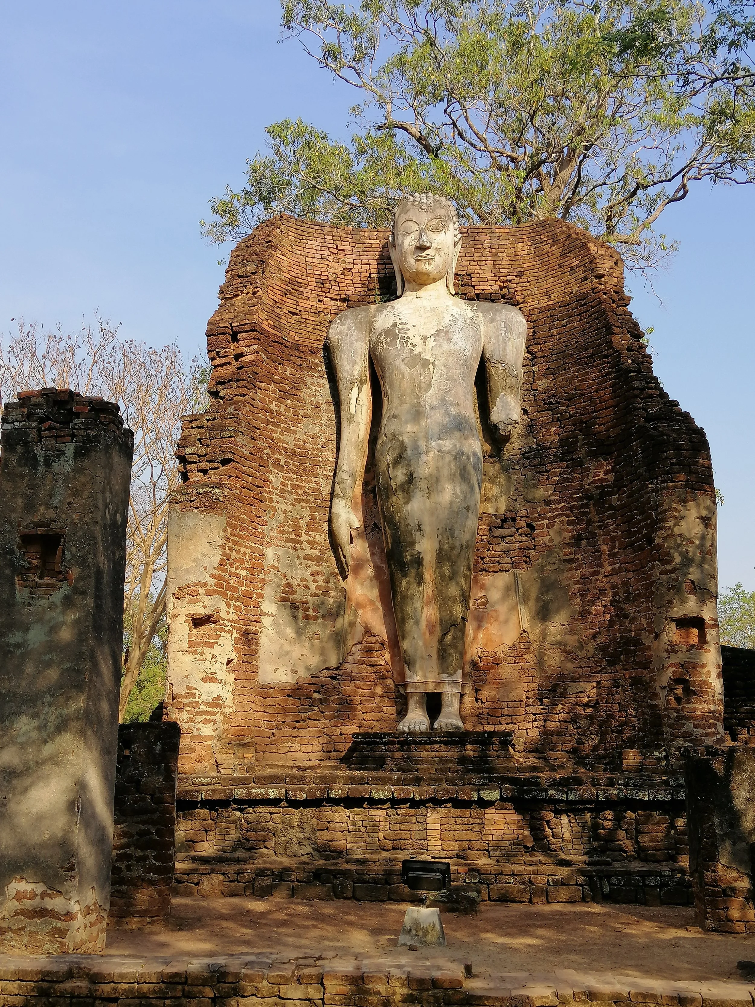 Kamphaeng Phet serves as the northern anchor of the Western Forest Complex (WEFCOM), the largest contiguous forest system in Southeast Asia. While the province is famous for its UNESCO-listed Kamphaeng Phet Historical Park.