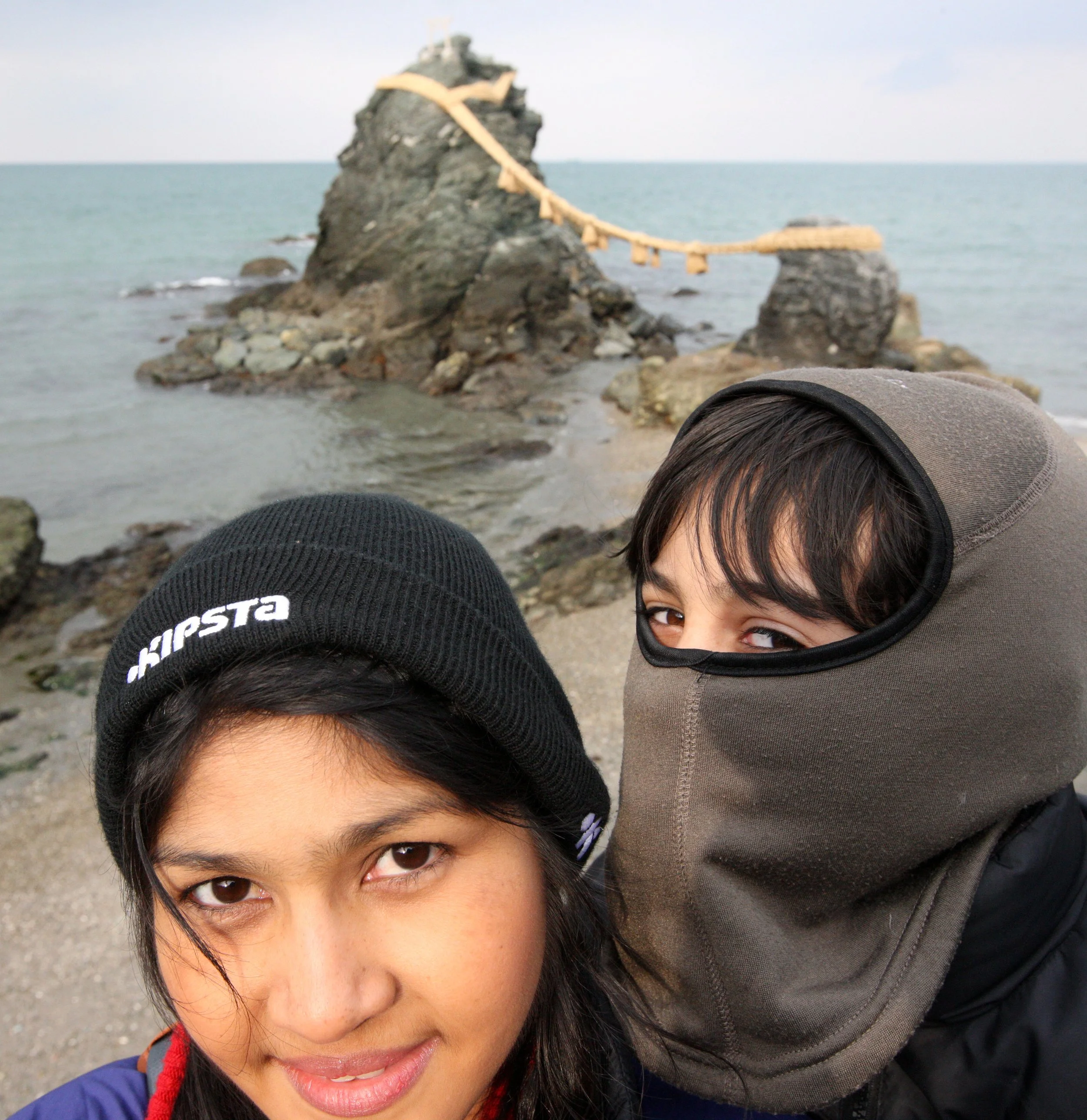 MEOTO IWA ROCKS AND SHRINE NEAR TOBA JAPAN (10).JPG