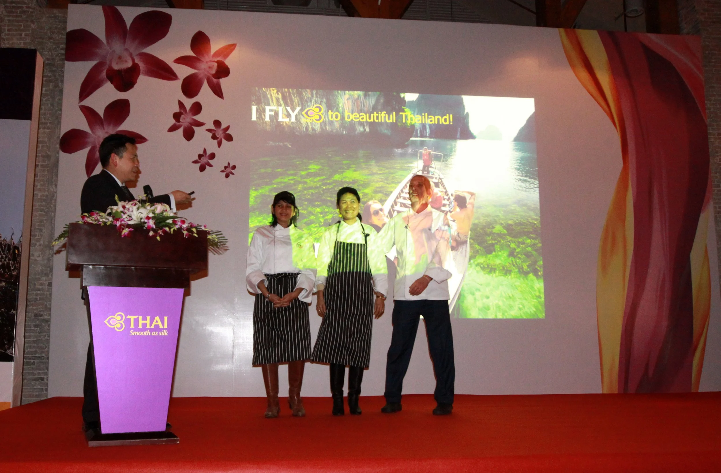 THAI CONSULATE DINNER AND BENEFIT (86).JPG