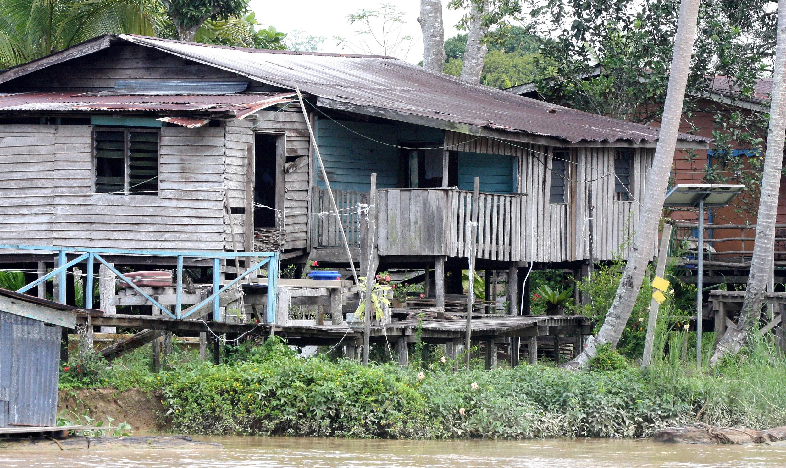 KINABATANGAN RIVER BORNEO - SUKAU VILLAGE (6).JPG
