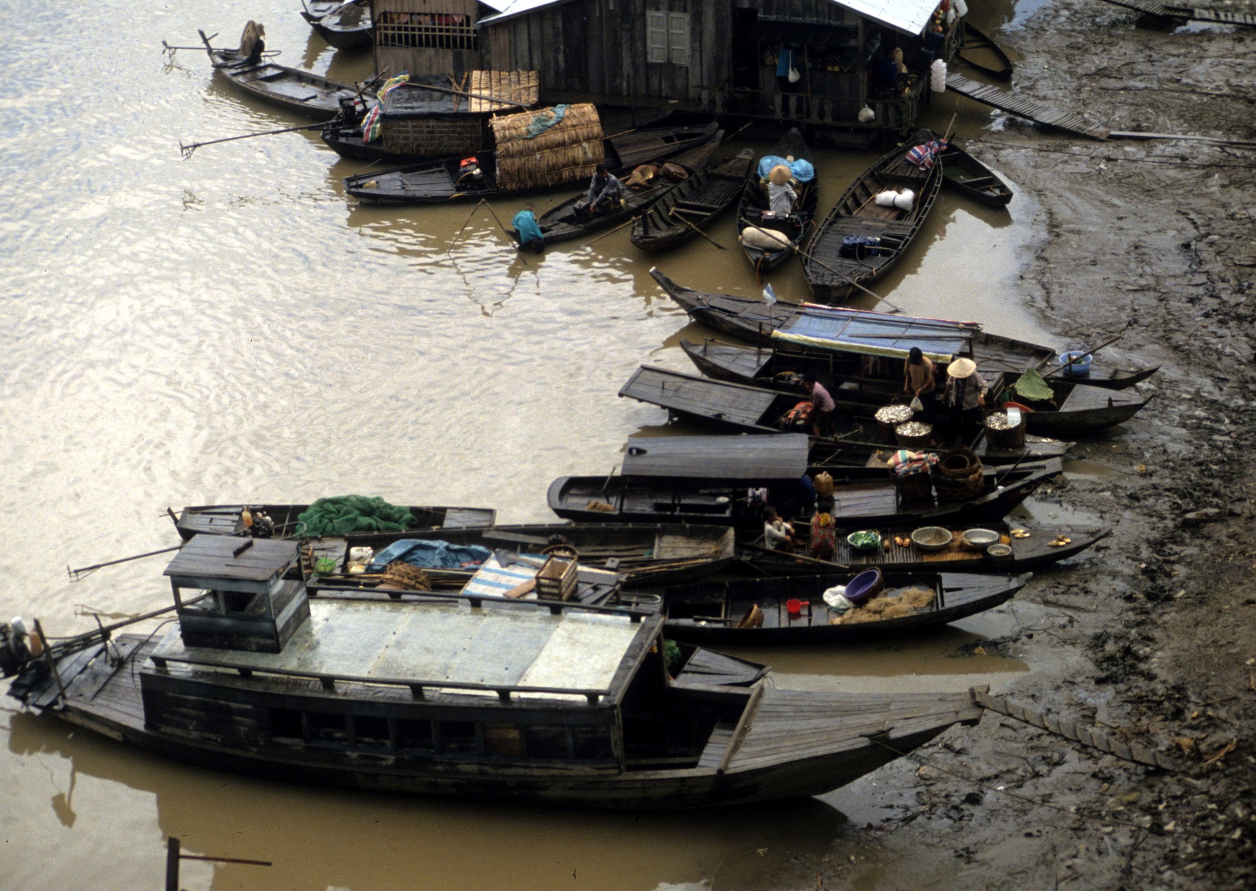 CAT TIEN FLOATING MARKET - 1994.jpg