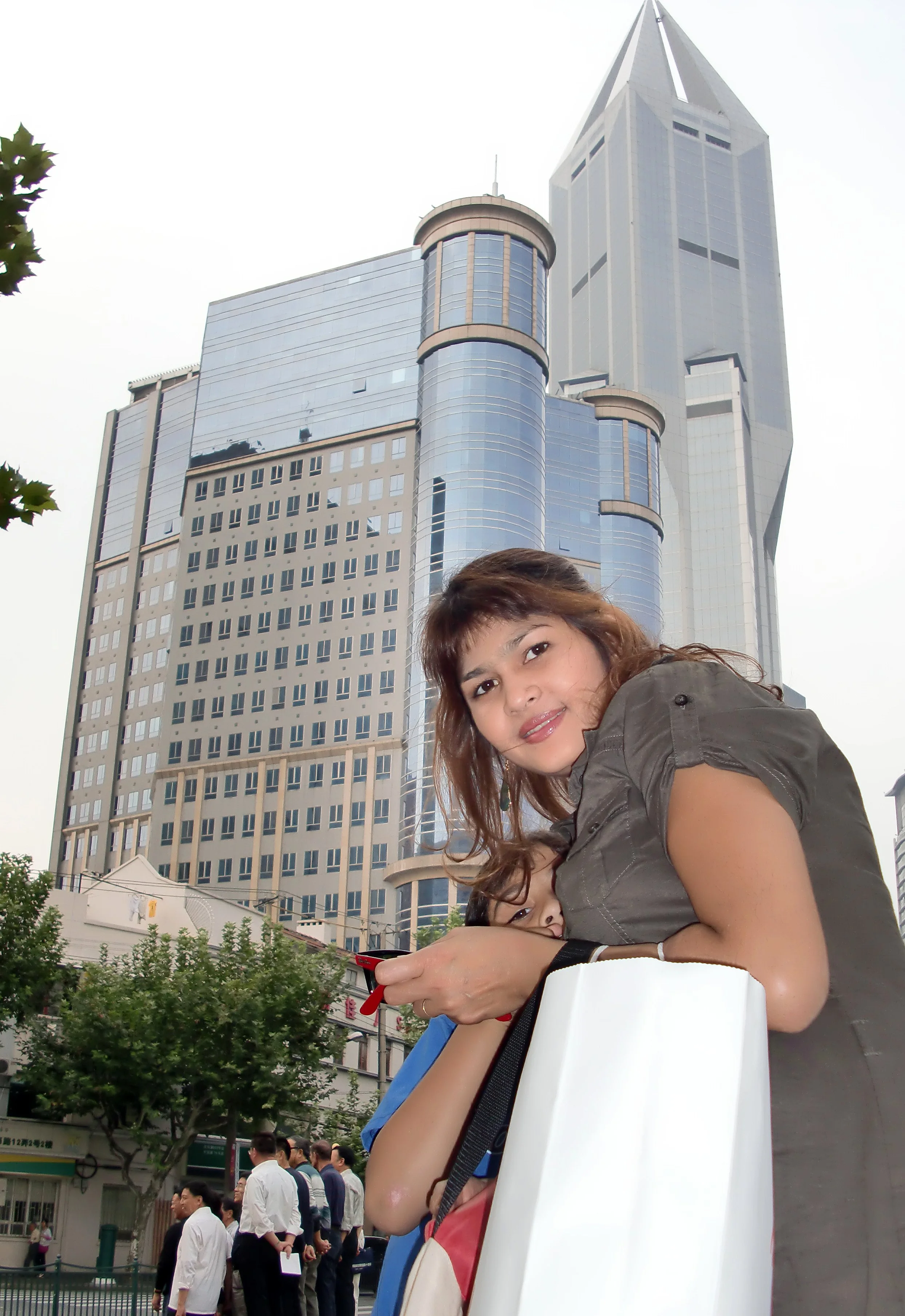 2010-10-3 WALKING PEOPLE'S SQUARE SHANGHAI (3).JPG