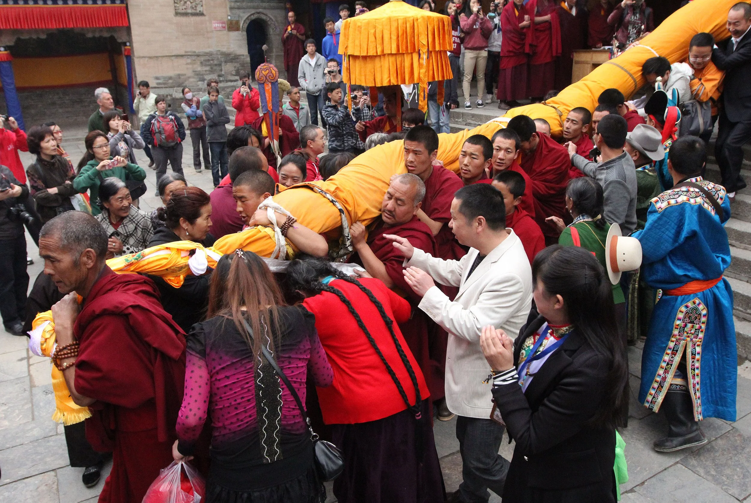 KUMBUM MONASTERY - QINGHAI - SUNNING BUDDHA FESTIVAL 2013 (94).JPG