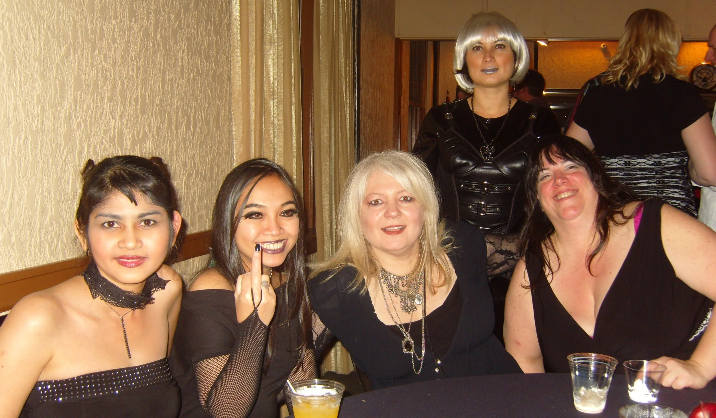 2009-11-21 GOTHIC BALL PARTY - TWIGHLIGHT OPENING WEEKEND (11).JPG