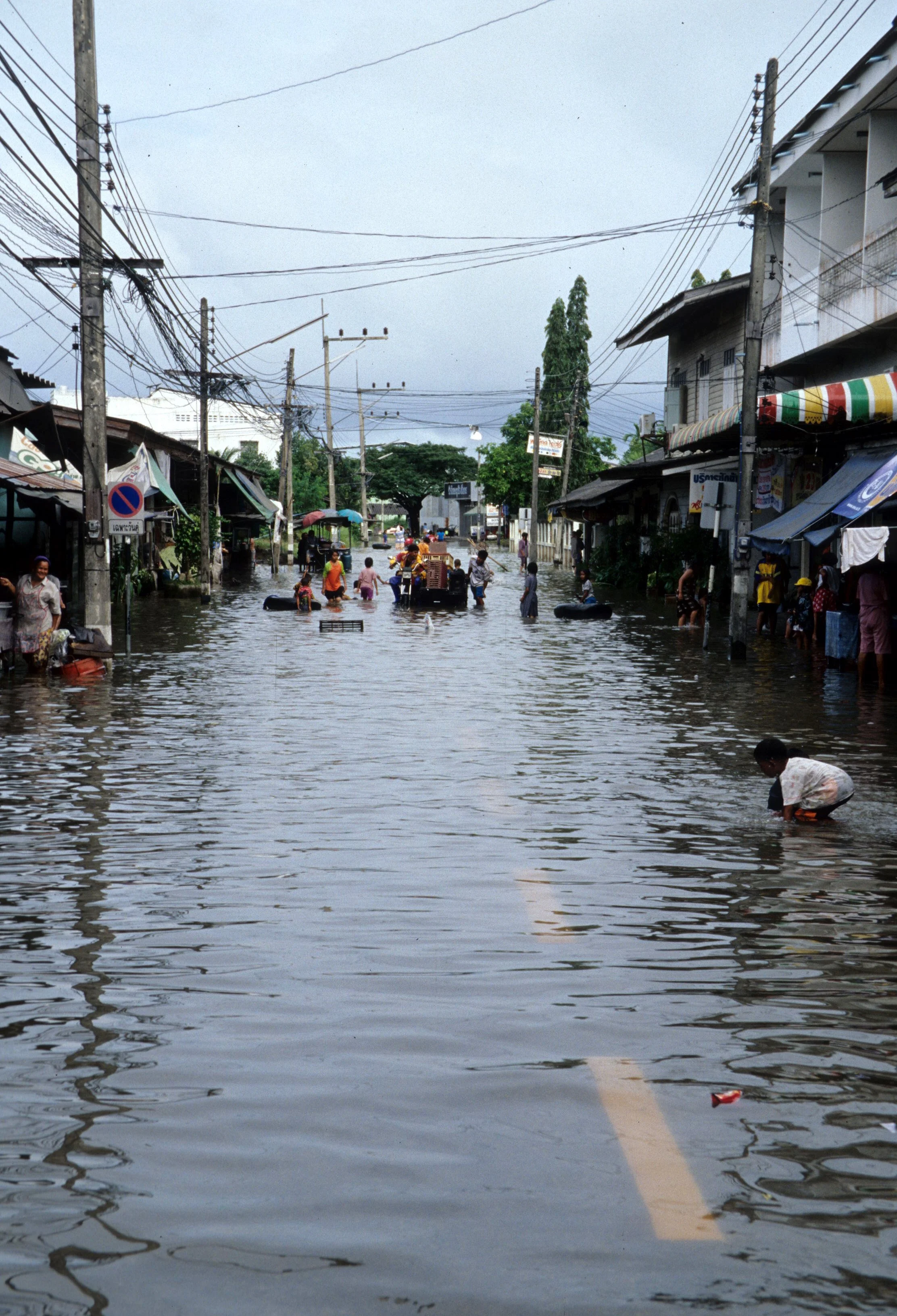 2009 Nakhonsithammarat Thailand with Family & Floods (15).jpg