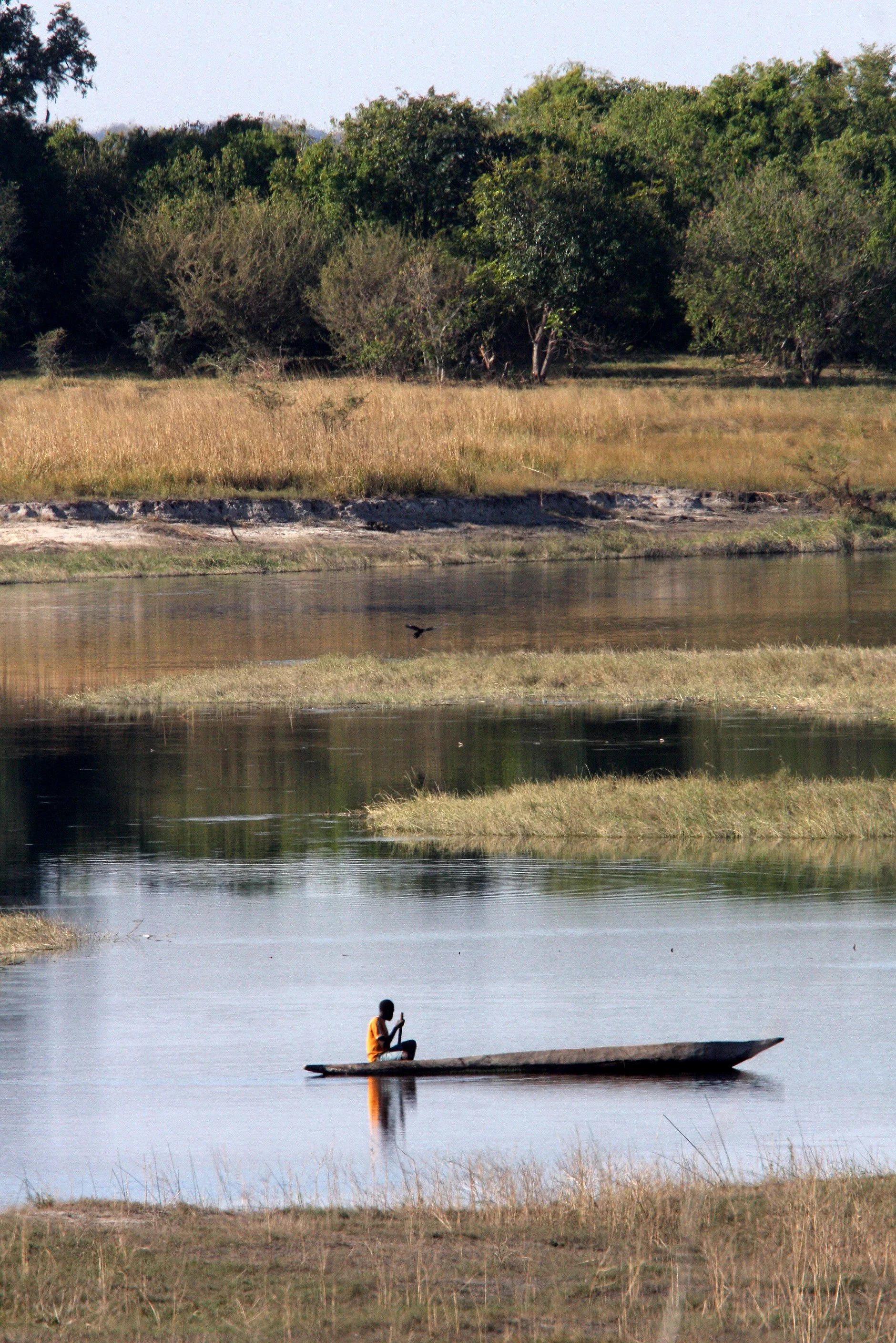 CHOBE NATIONAL PARK BOTSWANA - MOKORO FISHERMAN (4).JPG