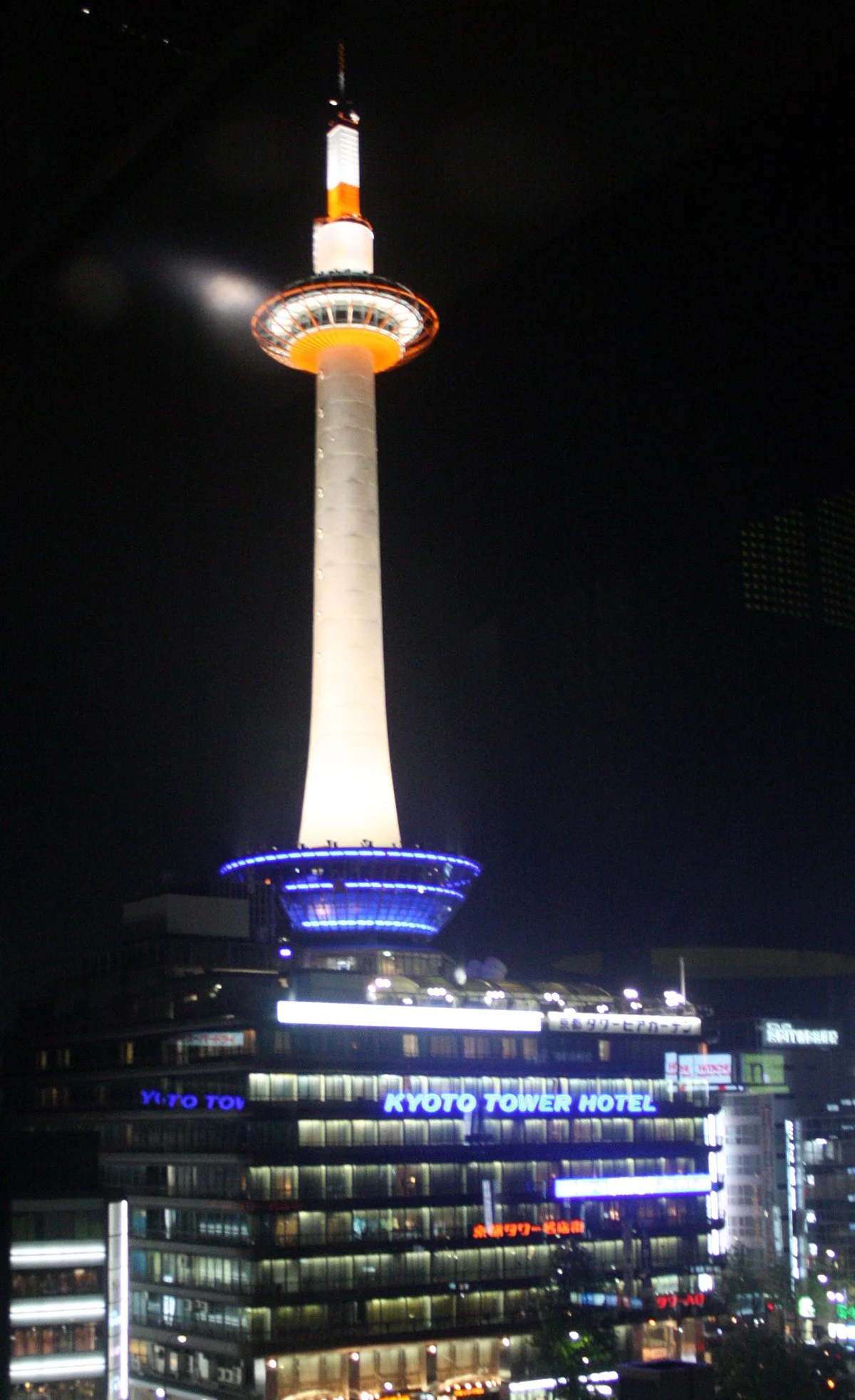 KYOTO - MAY 2009 - KYOTO TOWER (9).JPG