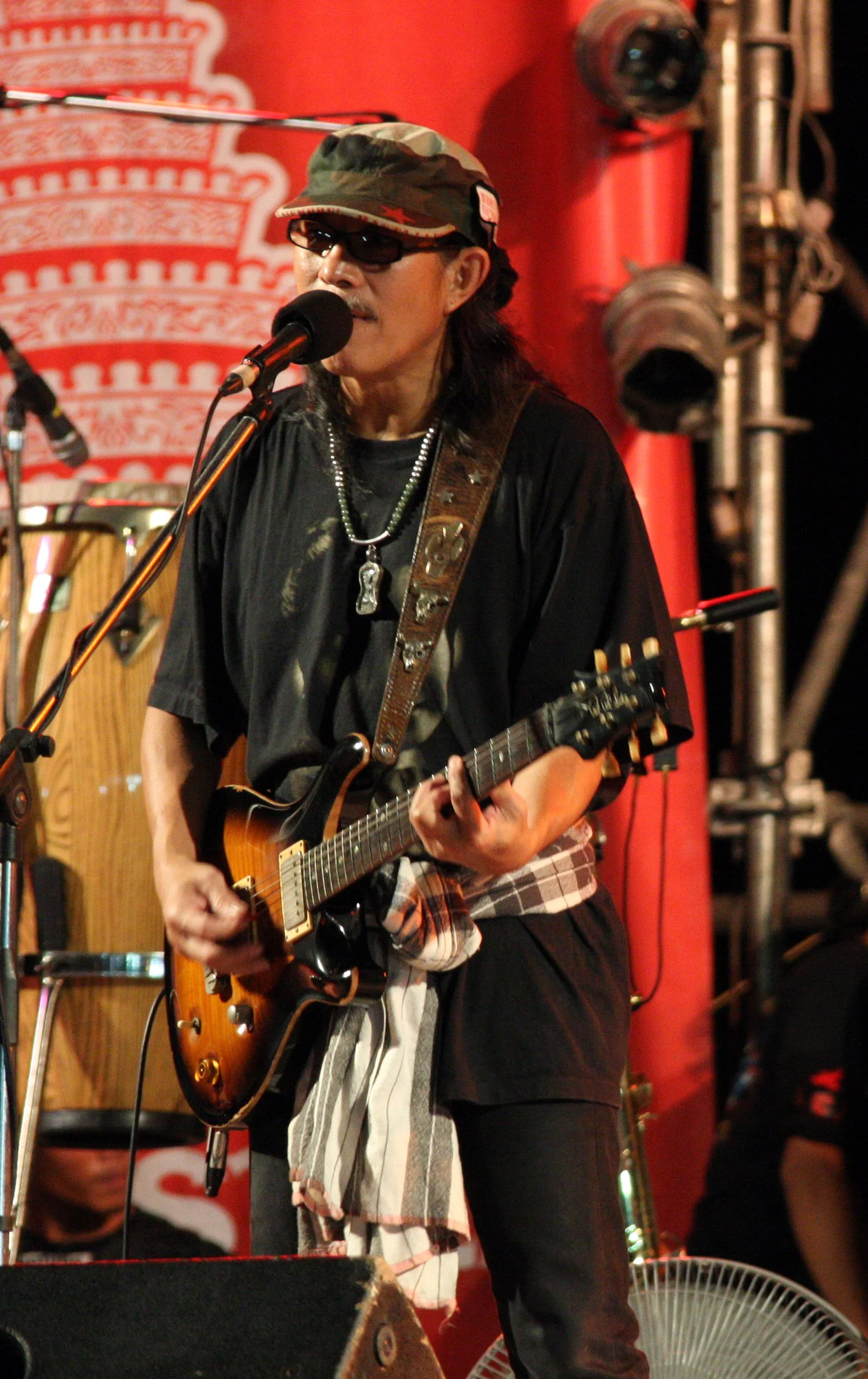 2010-7-18 CARRABAO CONCERT IN NAKHONSITHAMMARAT (54).JPG