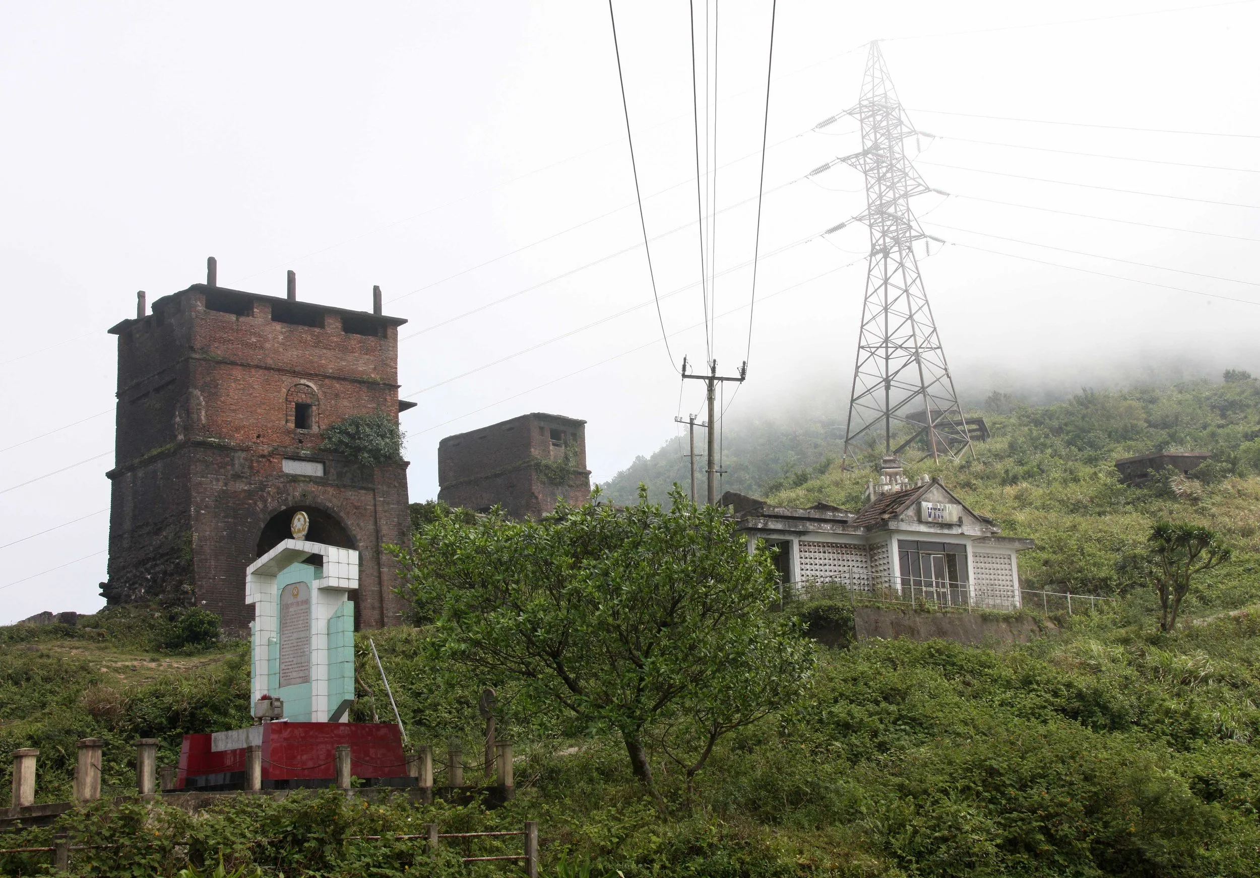 HAI VAN PASS VIET NAM (19).JPG