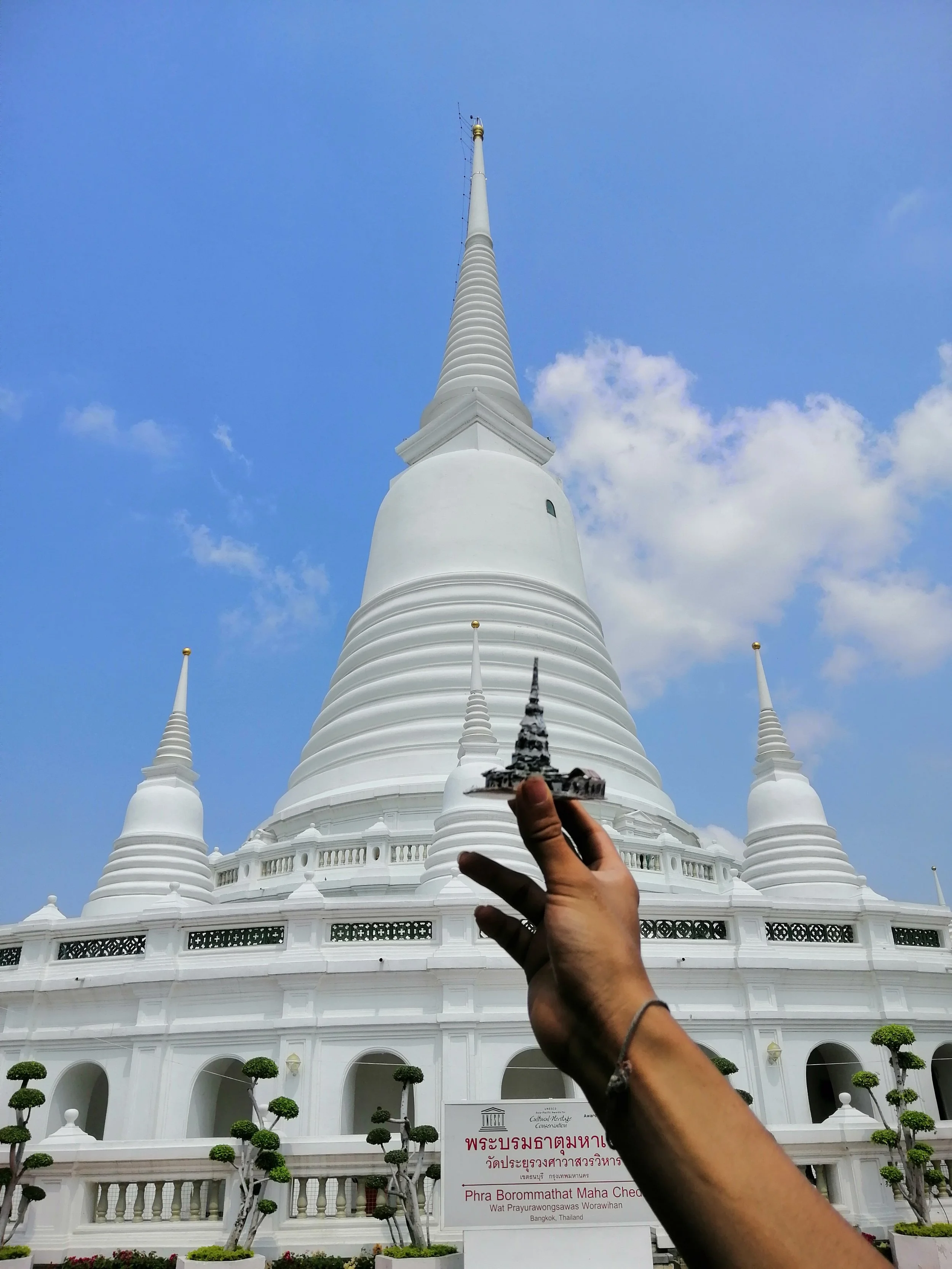 2020 Wat Arun with Liana, Cokie and Gift (68).jpg