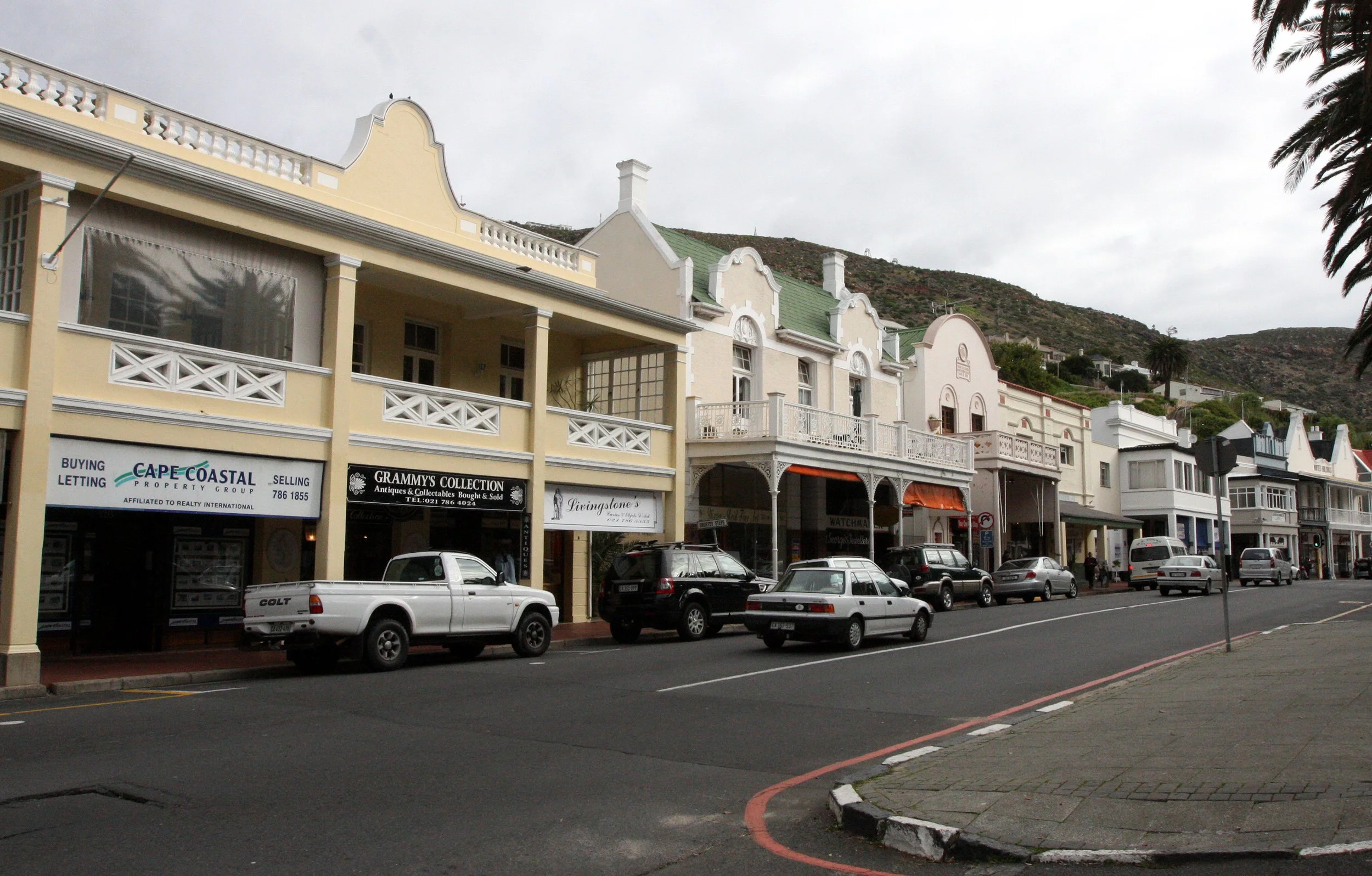 SIMONS TOWN SOUTH AFRICA - DOWNTOWN OLD TOWN (2).JPG