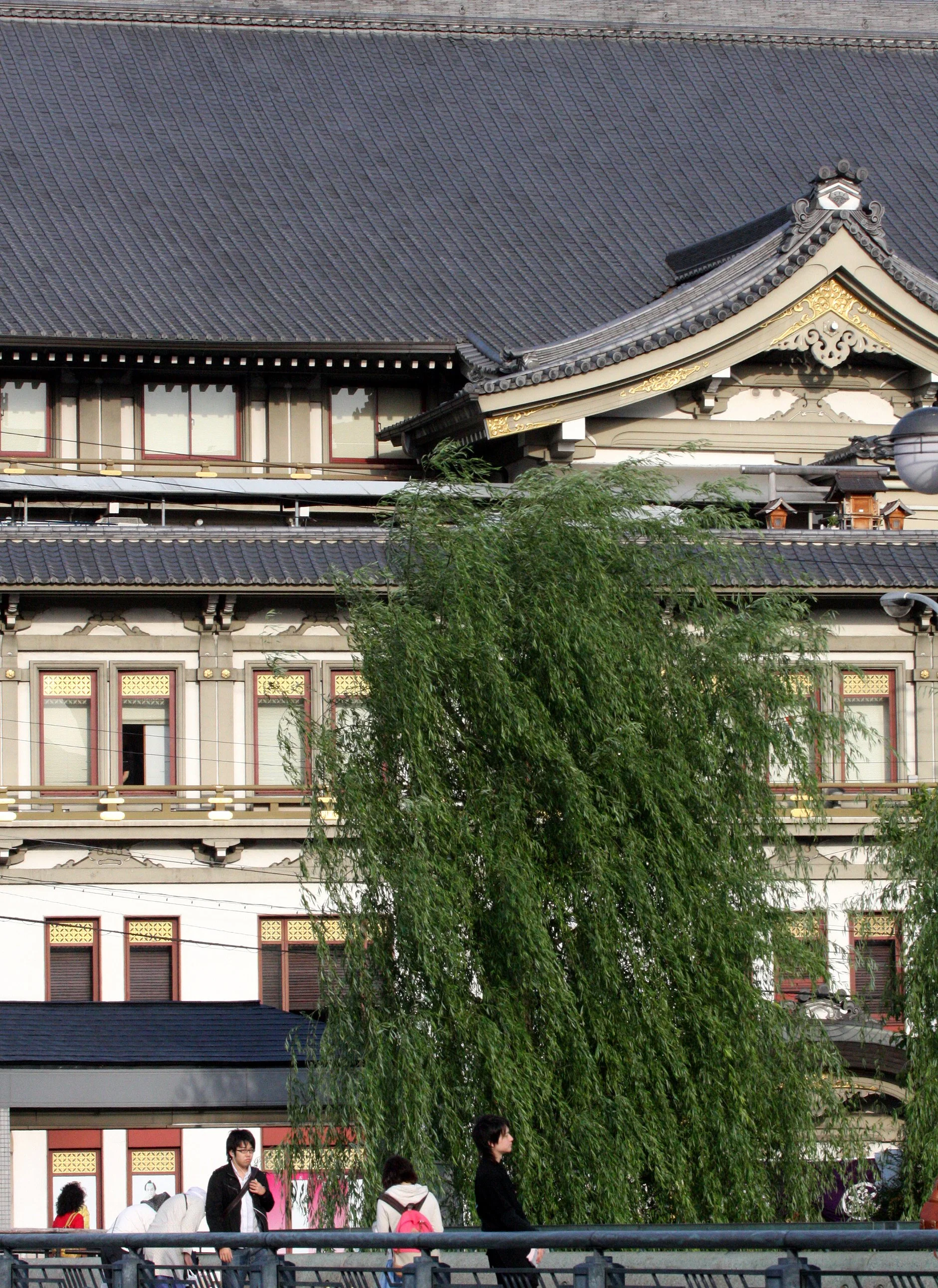 KYOTO - MAY 2009 - KABUKIZA - KABUKI THEATER (3).JPG