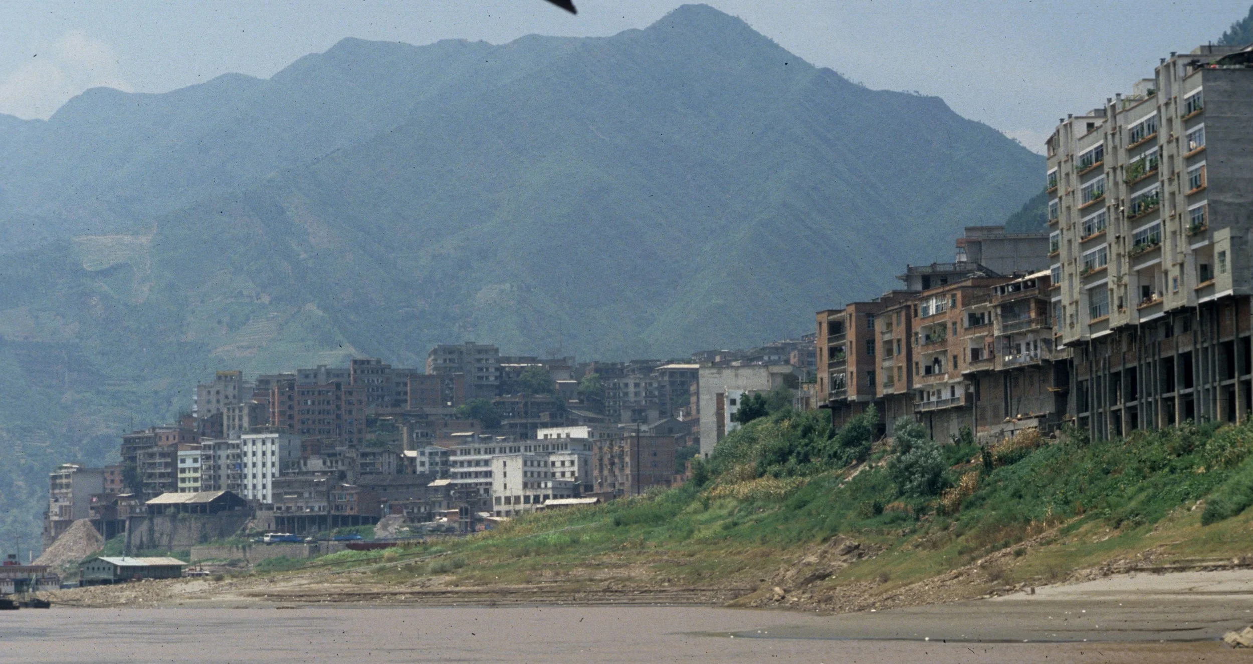 YANGTZE RIVER  - CITY SOON TO BE FLOODED.jpg
