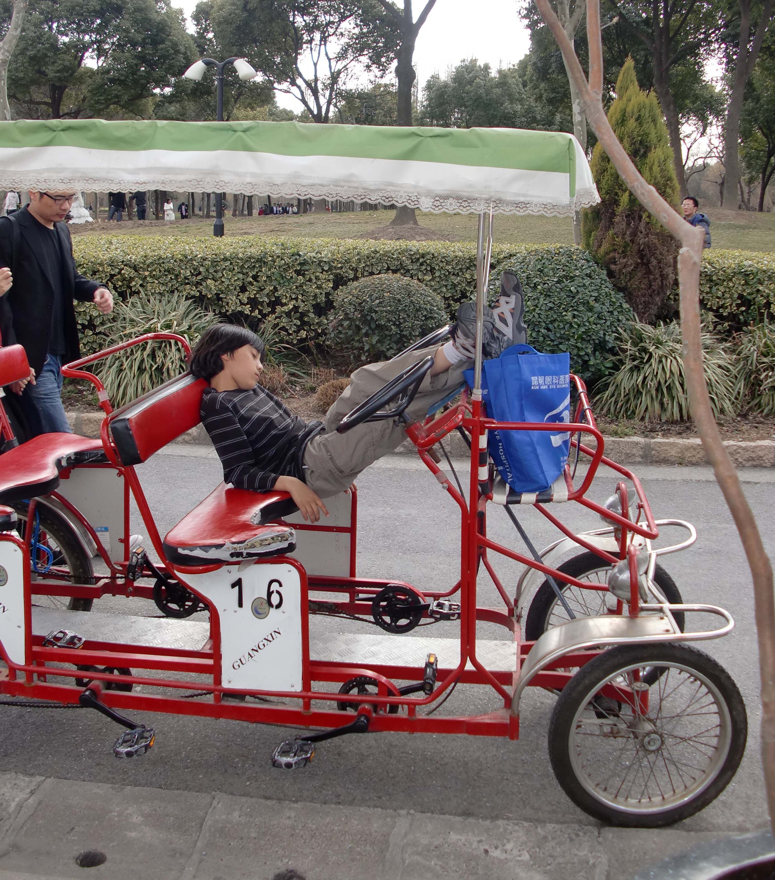 2011-3-13 CENTURY PARK SHANGHAI (33).JPG