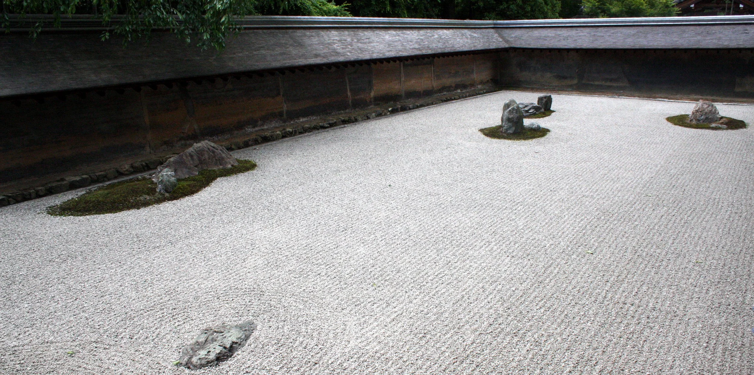 KYOTO - MAY 2009 - RYOANJI ROCK GARDEN (24).JPG