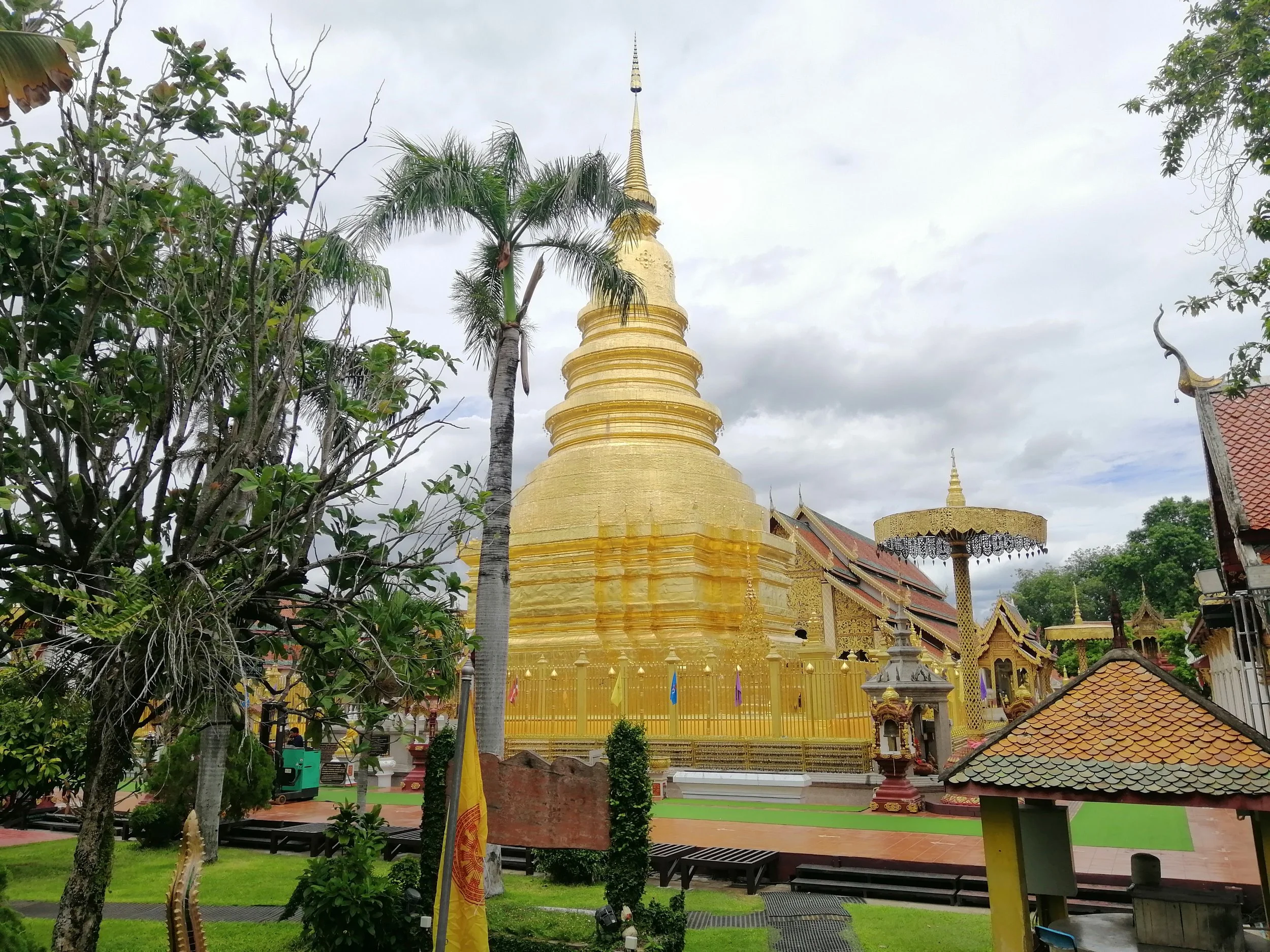2020 Lamphun Wat Phra That Hariphunchai  Summer Trip to Northern Thailand (10).jpg