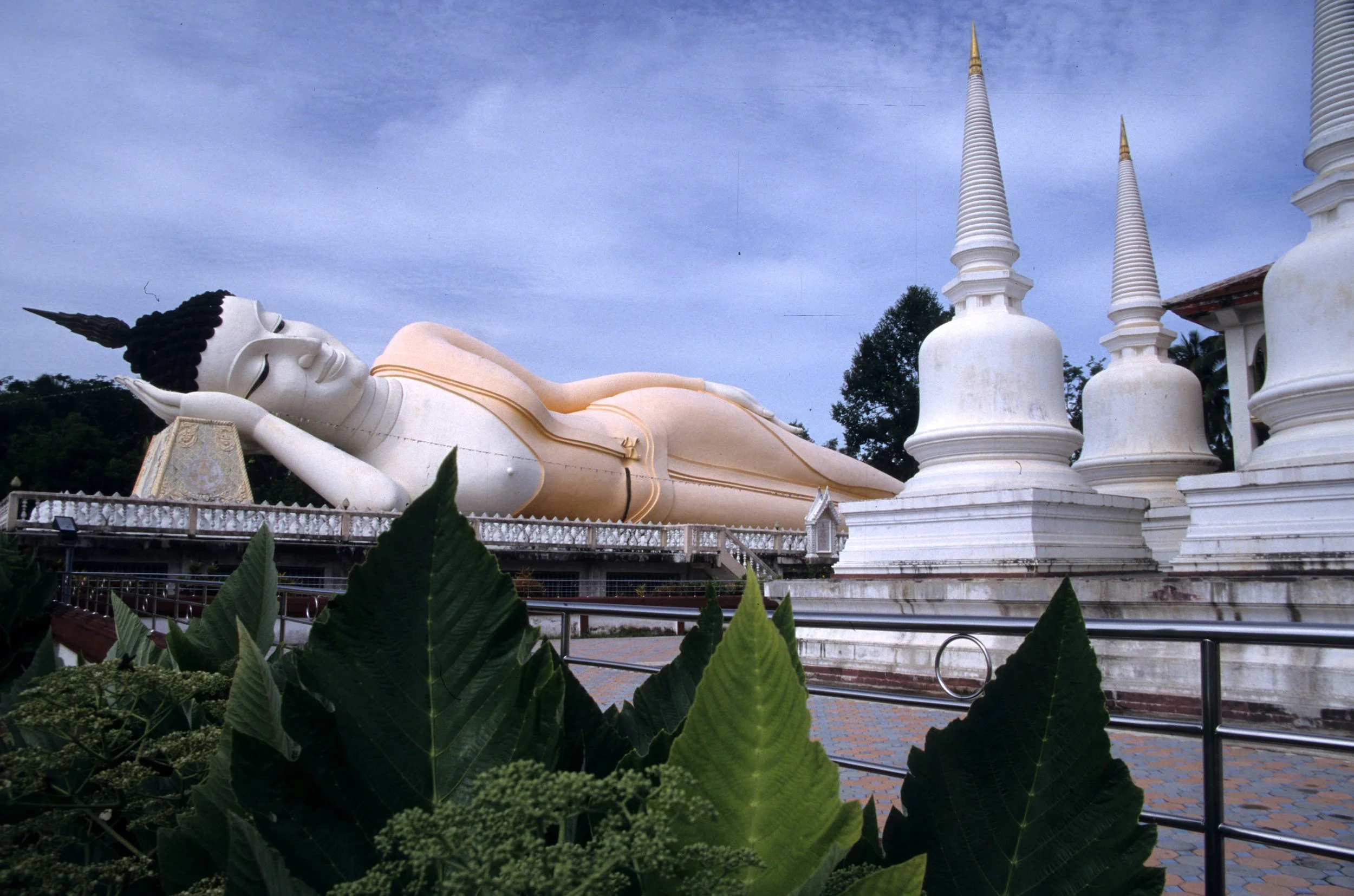 2004 Nakhonsithammarat Hanging in Khon New House and More (10).jpg