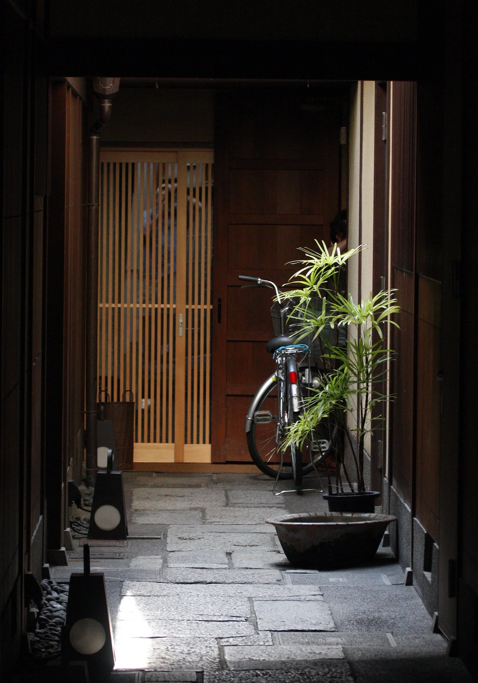 KYOTO - MAY 2009 - CITY SCENES AND LANDSCAPES (39).JPG