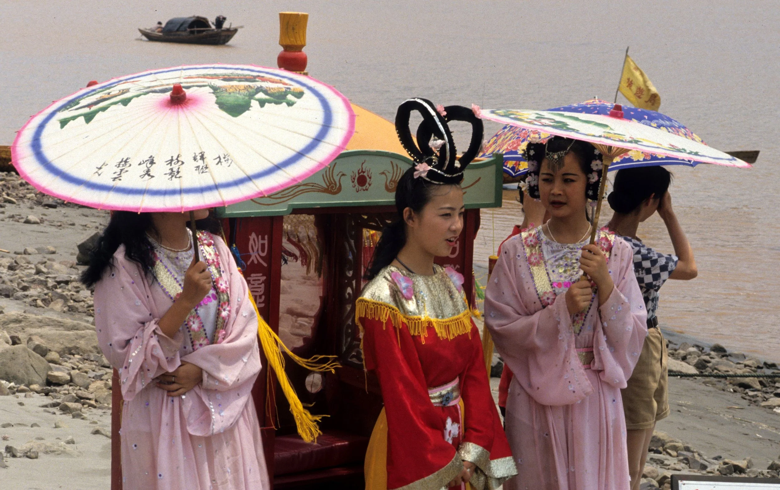 YANGTZE RIVER - SCENERY AND EVENTS (12).jpg