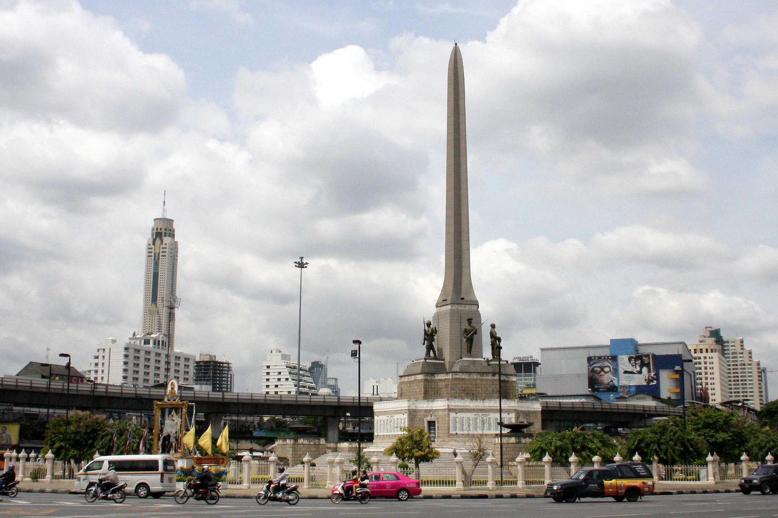 2008 Bangkok Scenes & Thonburi Canals (12).JPG